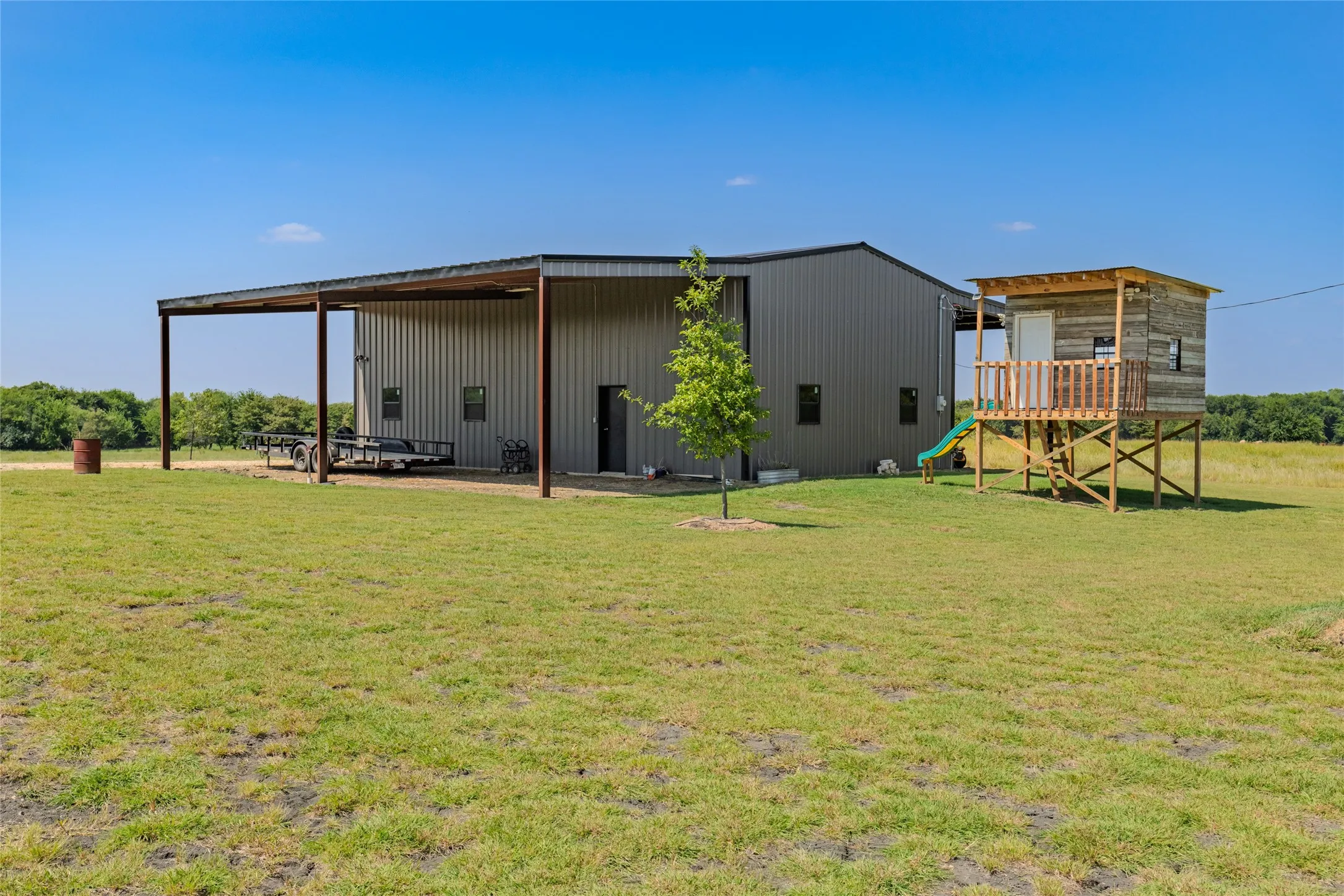 30'x50' foam insulated barn with lean-tos, and 12' roll up door