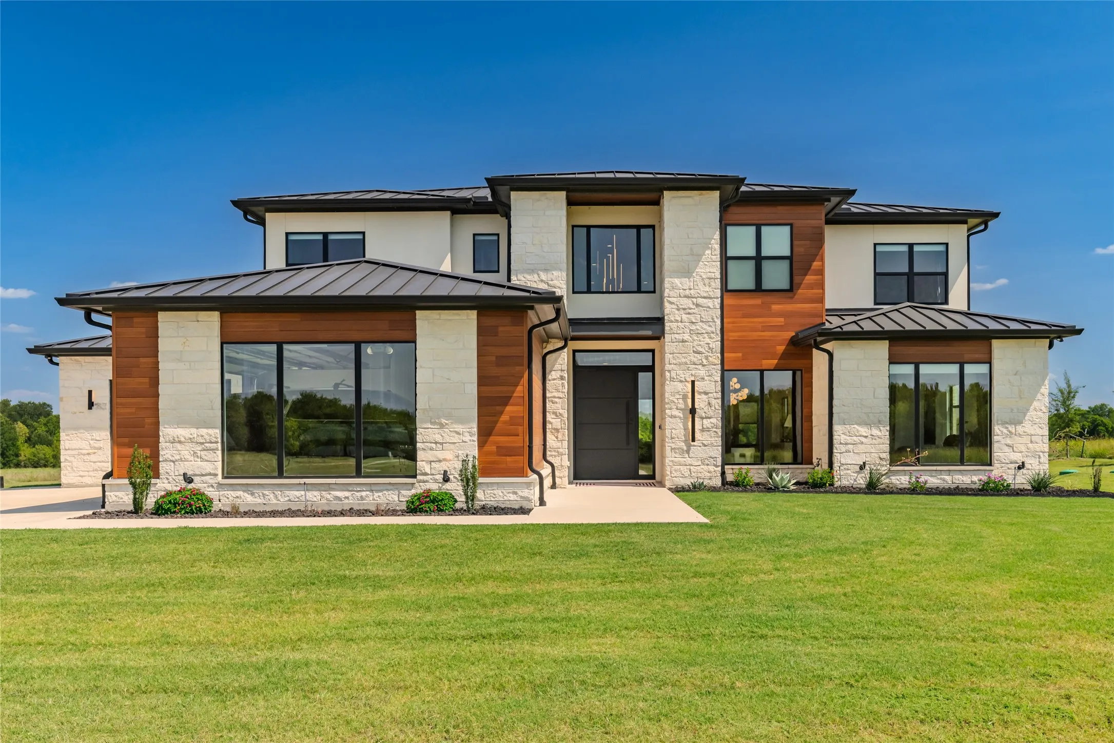 Single Family Residence For Sale in Delta County , 2396 CR 2145, Cooper, Texas 75432, 5 Bedroom, 5 Bathroom, 3 Garage spaces, 4,727 Sqft, built in 2023, Price $2,395,000, mls#21353954, Real Estate Agent in Cooper, Homes For Sale in Delta county, Homes For Sale in Cooper, Realtor in Cooper Texas, Real Estate Brokerage Independent Realty Texas, Luminita Cordes Realtor
