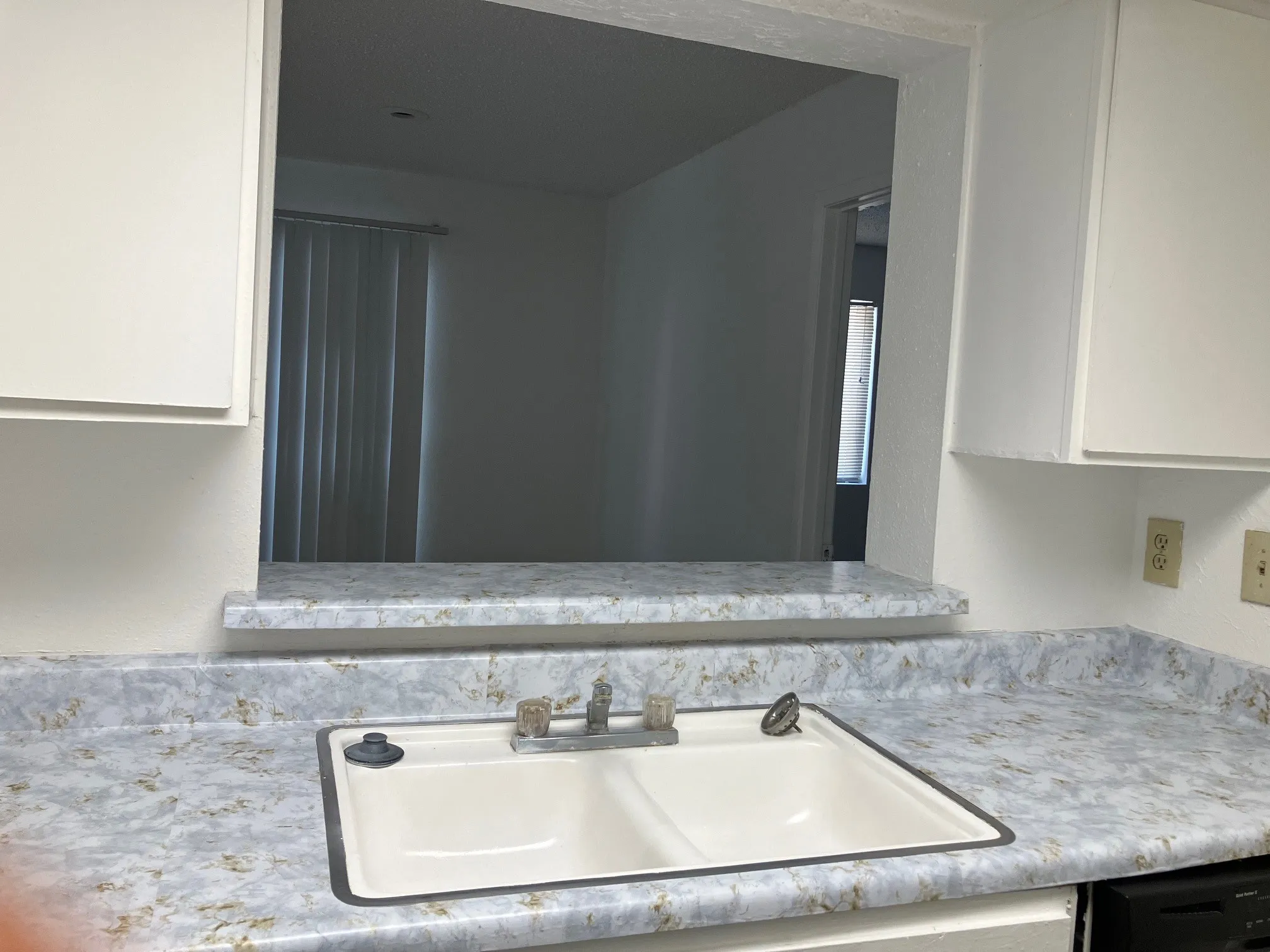 Condominium For Sale in Dallas County , 7431 Holly Hill Drive 115, Dallas, Texas 75231, 1 Bedroom, 1 Bathroom, Garage spaces, 620 Sqft, built in 1979, mls#21354648, Real Estate Agent in Dallas, Homes For Sale in Dallas county, Homes For Sale in Dallas, Realtor in Dallas Texas, Real Estate Brokerage Independent Realty Texas, Luminita Cordes Realtor