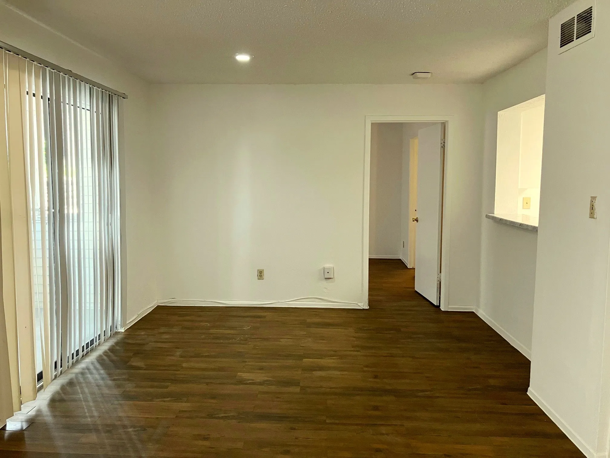Condominium For Sale in Dallas County , 7431 Holly Hill Drive 115, Dallas, Texas 75231, 1 Bedroom, 1 Bathroom, Garage spaces, 620 Sqft, built in 1979, mls#21354648, Real Estate Agent in Dallas, Homes For Sale in Dallas county, Homes For Sale in Dallas, Realtor in Dallas Texas, Real Estate Brokerage Independent Realty Texas, Luminita Cordes Realtor