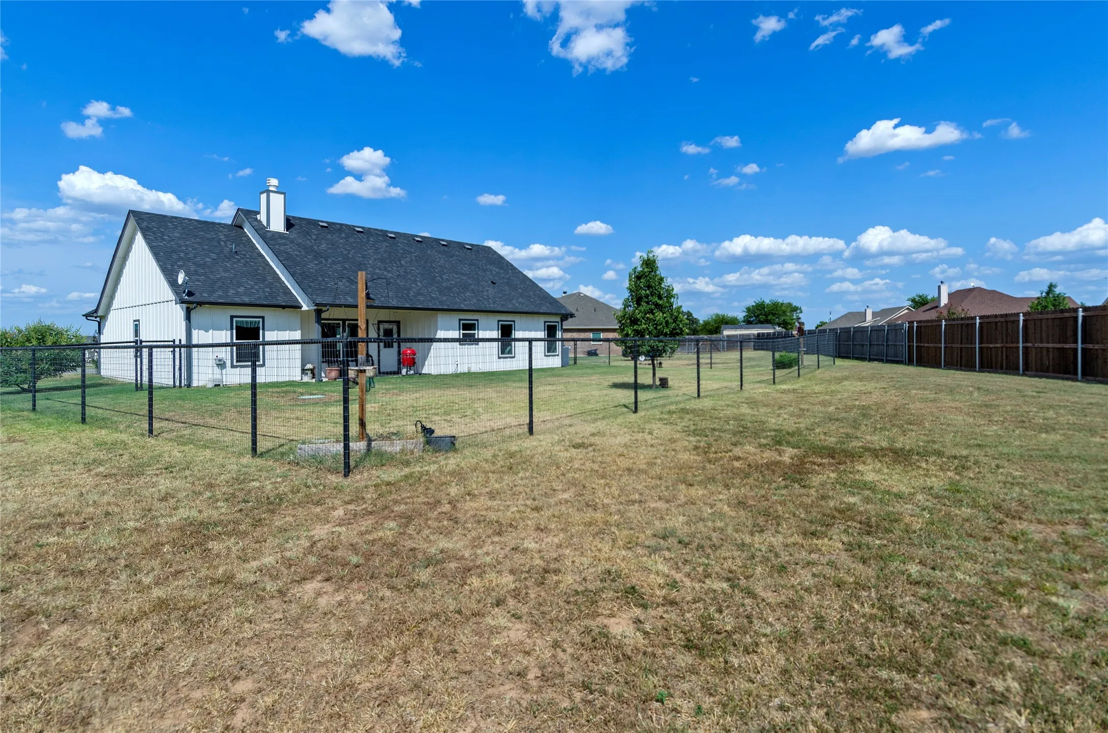 Single Family Residence For Sale in Wise County , 108 Daisy Court, Paradise, Texas 76073, 3 Bedroom, 2 Bathroom, 2 Garage spaces, 1,538 Sqft, built in 2021, mls#21354630, Real Estate Agent in Paradise, Homes For Sale in Wise county, Homes For Sale in Paradise, Realtor in Paradise Texas, Real Estate Brokerage Independent Realty Texas, Luminita Cordes Realtor