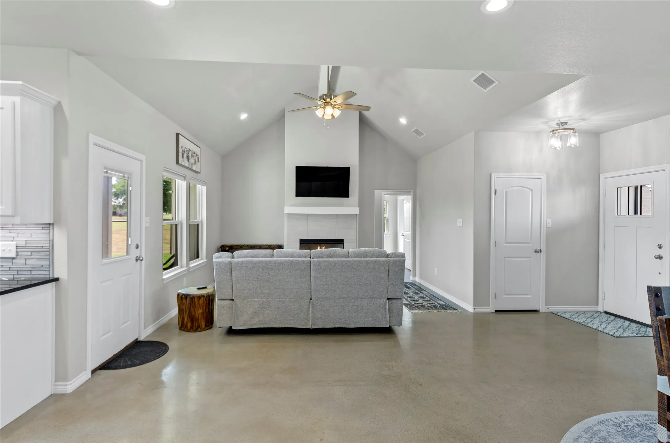 Single Family Residence For Sale in Wise County , 108 Daisy Court, Paradise, Texas 76073, 3 Bedroom, 2 Bathroom, 2 Garage spaces, 1,538 Sqft, built in 2021, mls#21354630, Real Estate Agent in Paradise, Homes For Sale in Wise county, Homes For Sale in Paradise, Realtor in Paradise Texas, Real Estate Brokerage Independent Realty Texas, Luminita Cordes Realtor