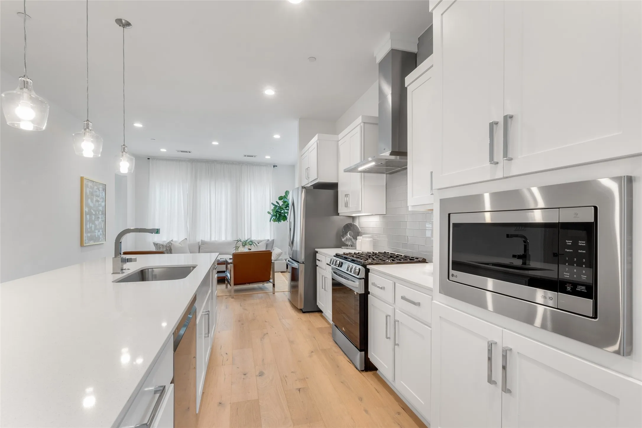 Townhouse For Rent in Dallas County , 3915 N Hall Street 203, Dallas, Texas 75219, 3 Bedrooms, 4 Bathrooms, 2 Garage spaces, 1,986 Sqft, built in 2023, Price $4,250, mls#21354656, Real Estate Agent in Dallas, Homes For Rent in Dallas county, Homes For Rent in Dallas, Realtor in Dallas Texas, Real Estate Brokerage Independent Realty Texas, Luminita Cordes Realtor