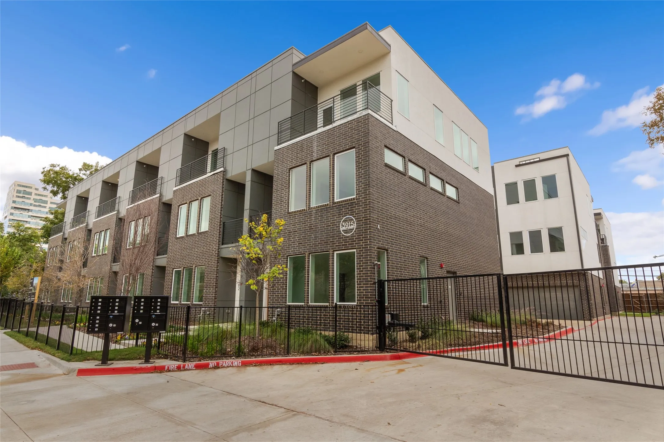 Townhouse For Rent in Dallas County , 3915 N Hall Street 203, Dallas, Texas 75219, 3 Bedrooms, 4 Bathrooms, 2 Garage spaces, 1,986 Sqft, built in 2023, Price $4,250, mls#21354656, Real Estate Agent in Dallas, Homes For Rent in Dallas county, Homes For Rent in Dallas, Realtor in Dallas Texas, Real Estate Brokerage Independent Realty Texas, Luminita Cordes Realtor