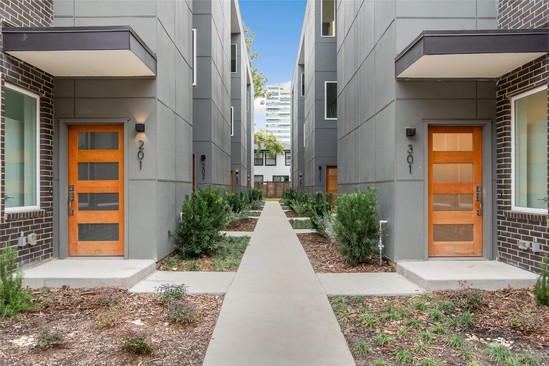 Townhouse For Rent in Dallas County , 3915 N Hall Street 203, Dallas, Texas 75219, 3 Bedrooms, 4 Bathrooms, 2 Garage spaces, 1,986 Sqft, built in 2023, Price $4,250, mls#21354656, Real Estate Agent in Dallas, Homes For Rent in Dallas county, Homes For Rent in Dallas, Realtor in Dallas Texas, Real Estate Brokerage Independent Realty Texas, Luminita Cordes Realtor
