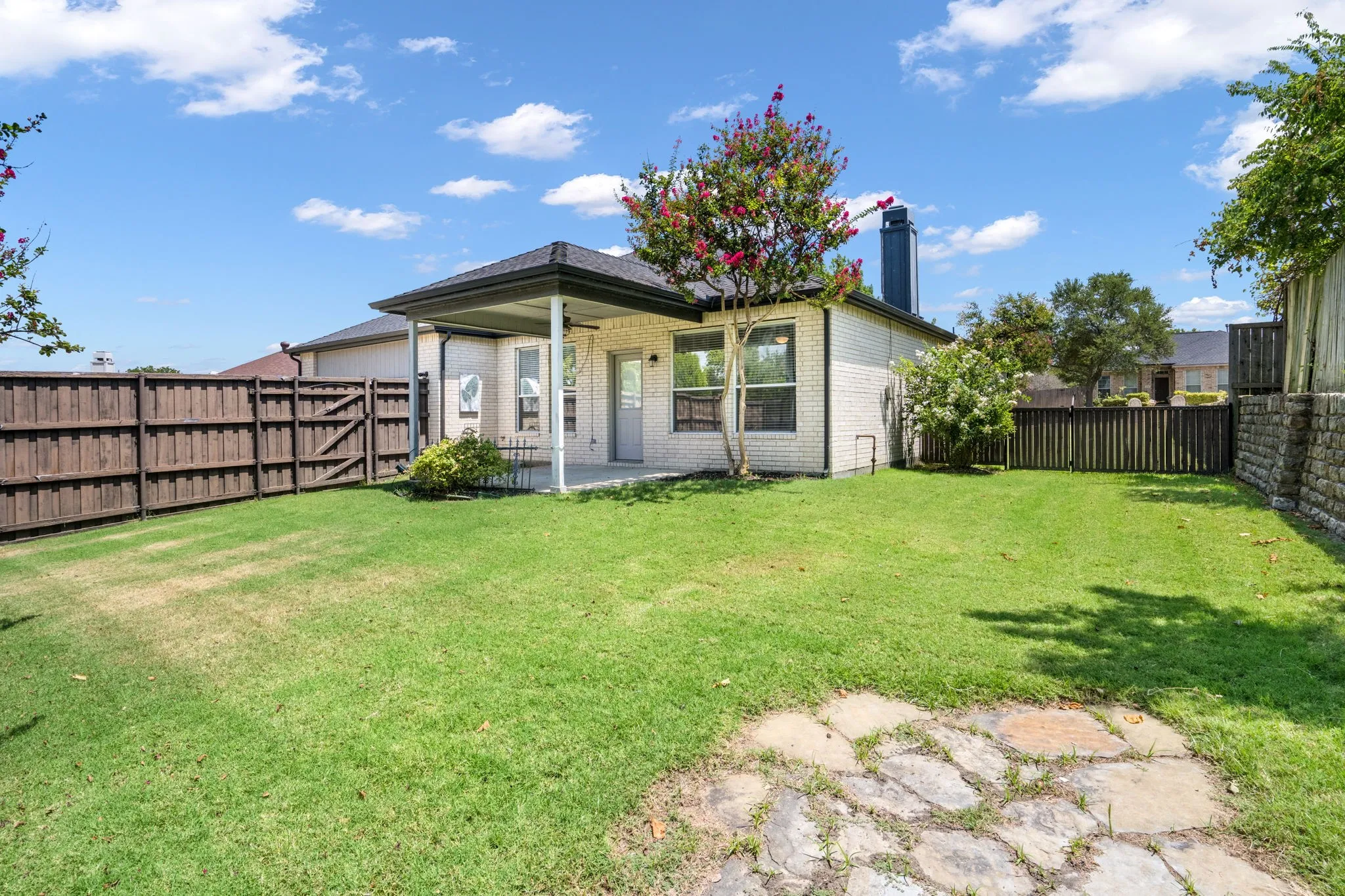 Single Family Residence For Sale in Rockwall County , 1045 Woodhaven Circle, Rockwall, Texas 75087, 3 Bedroom, 2 Bathroom, 2 Garage spaces, 2,292 Sqft, built in 1999, mls#21347529, Real Estate Agent in Rockwall, Homes For Sale in Rockwall county, Homes For Sale in Rockwall, Realtor in Rockwall Texas, Real Estate Brokerage Independent Realty Texas, Luminita Cordes Realtor