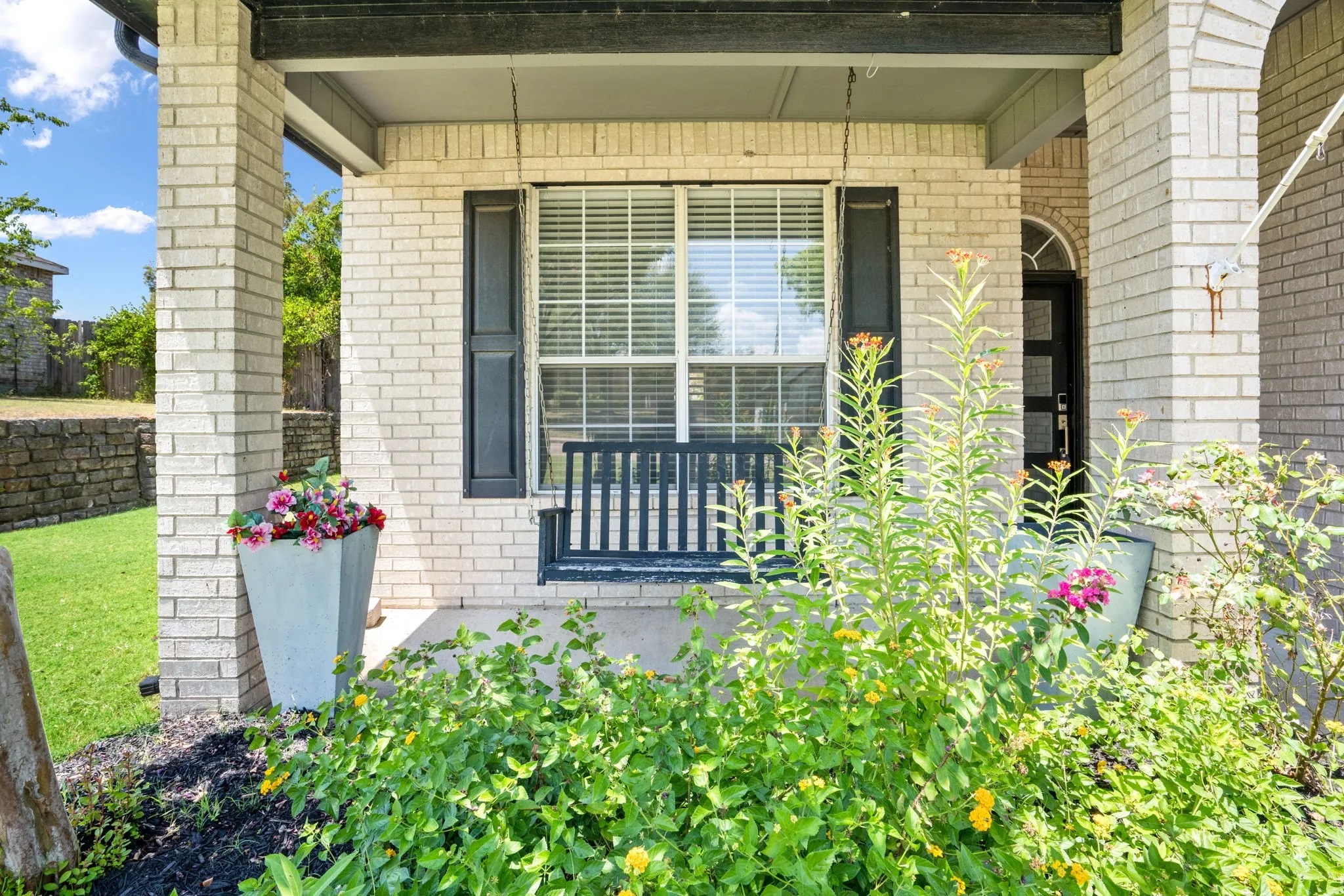 Single Family Residence For Sale in Rockwall County , 1045 Woodhaven Circle, Rockwall, Texas 75087, 3 Bedroom, 2 Bathroom, 2 Garage spaces, 2,292 Sqft, built in 1999, mls#21347529, Real Estate Agent in Rockwall, Homes For Sale in Rockwall county, Homes For Sale in Rockwall, Realtor in Rockwall Texas, Real Estate Brokerage Independent Realty Texas, Luminita Cordes Realtor