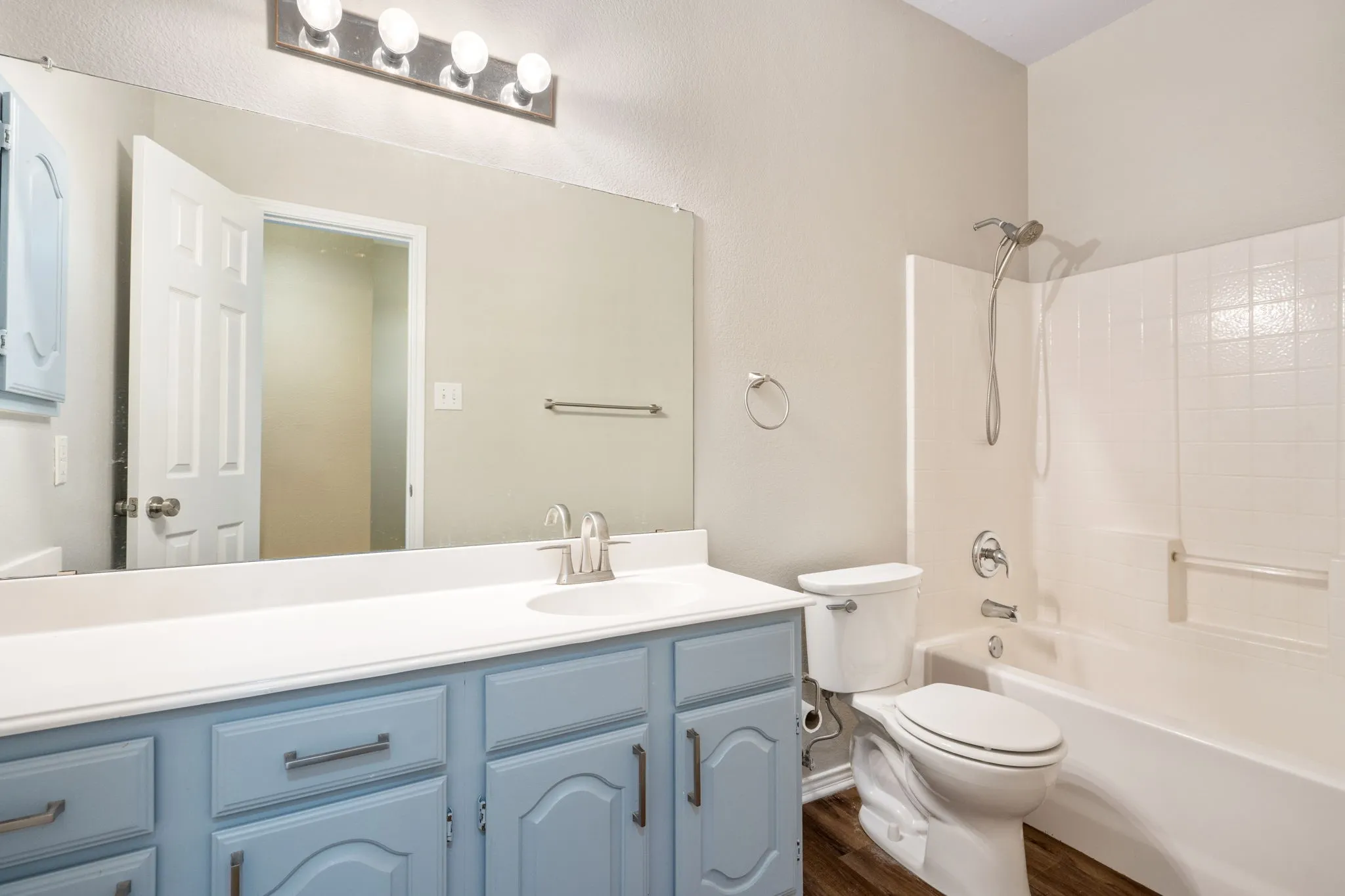 Single Family Residence For Sale in Rockwall County , 1045 Woodhaven Circle, Rockwall, Texas 75087, 3 Bedroom, 2 Bathroom, 2 Garage spaces, 2,292 Sqft, built in 1999, mls#21347529, Real Estate Agent in Rockwall, Homes For Sale in Rockwall county, Homes For Sale in Rockwall, Realtor in Rockwall Texas, Real Estate Brokerage Independent Realty Texas, Luminita Cordes Realtor