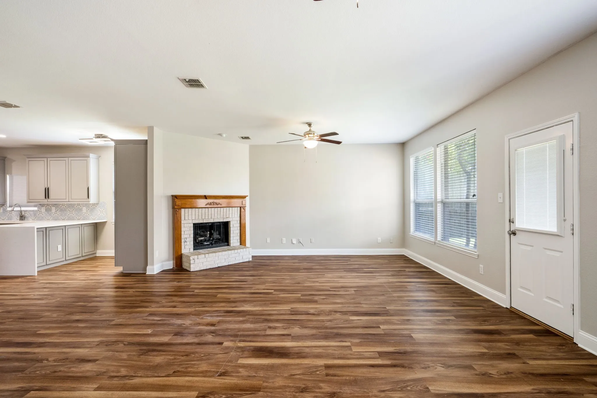 Single Family Residence For Sale in Rockwall County , 1045 Woodhaven Circle, Rockwall, Texas 75087, 3 Bedroom, 2 Bathroom, 2 Garage spaces, 2,292 Sqft, built in 1999, mls#21347529, Real Estate Agent in Rockwall, Homes For Sale in Rockwall county, Homes For Sale in Rockwall, Realtor in Rockwall Texas, Real Estate Brokerage Independent Realty Texas, Luminita Cordes Realtor