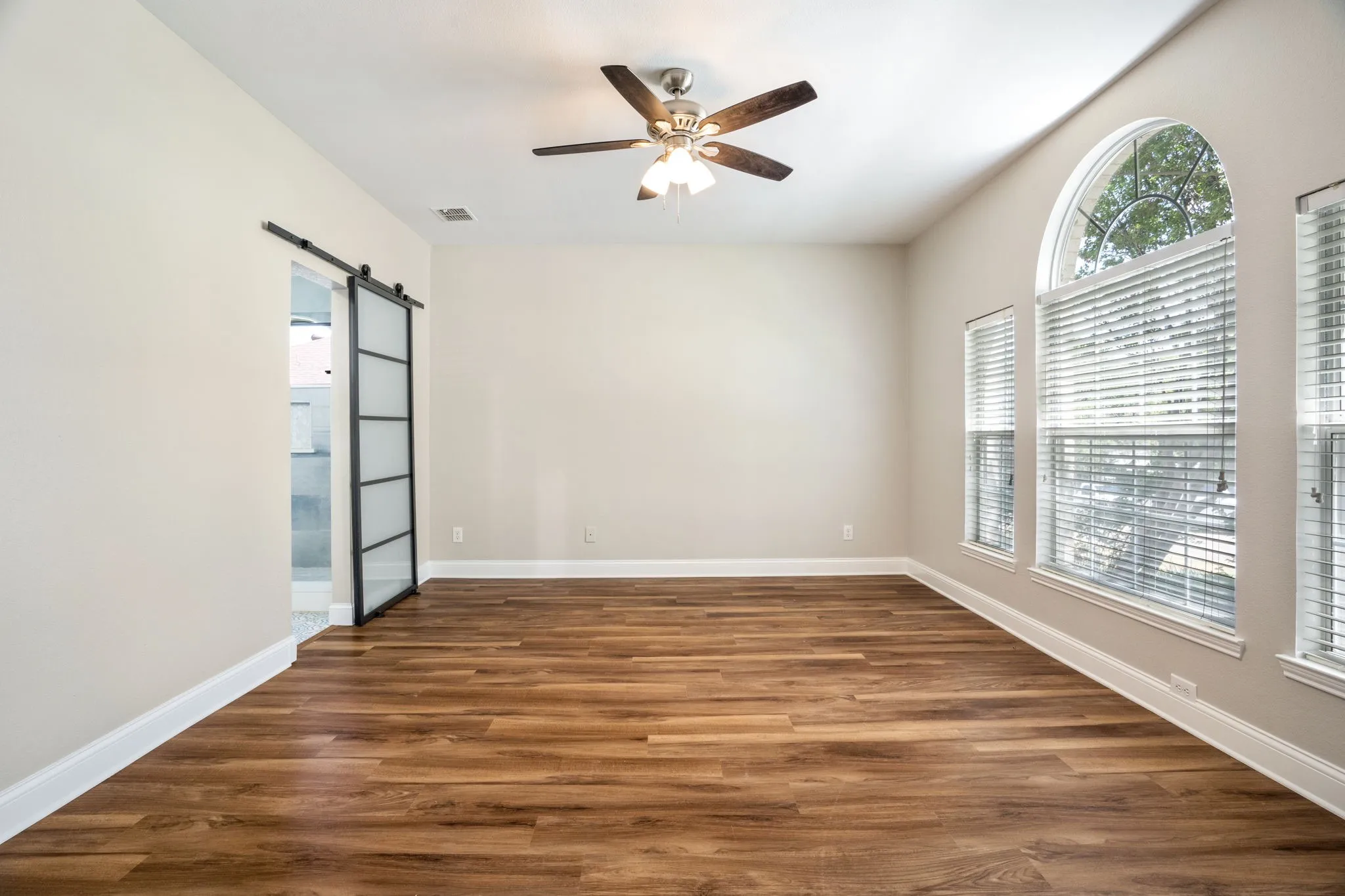 Single Family Residence For Sale in Rockwall County , 1045 Woodhaven Circle, Rockwall, Texas 75087, 3 Bedroom, 2 Bathroom, 2 Garage spaces, 2,292 Sqft, built in 1999, mls#21347529, Real Estate Agent in Rockwall, Homes For Sale in Rockwall county, Homes For Sale in Rockwall, Realtor in Rockwall Texas, Real Estate Brokerage Independent Realty Texas, Luminita Cordes Realtor