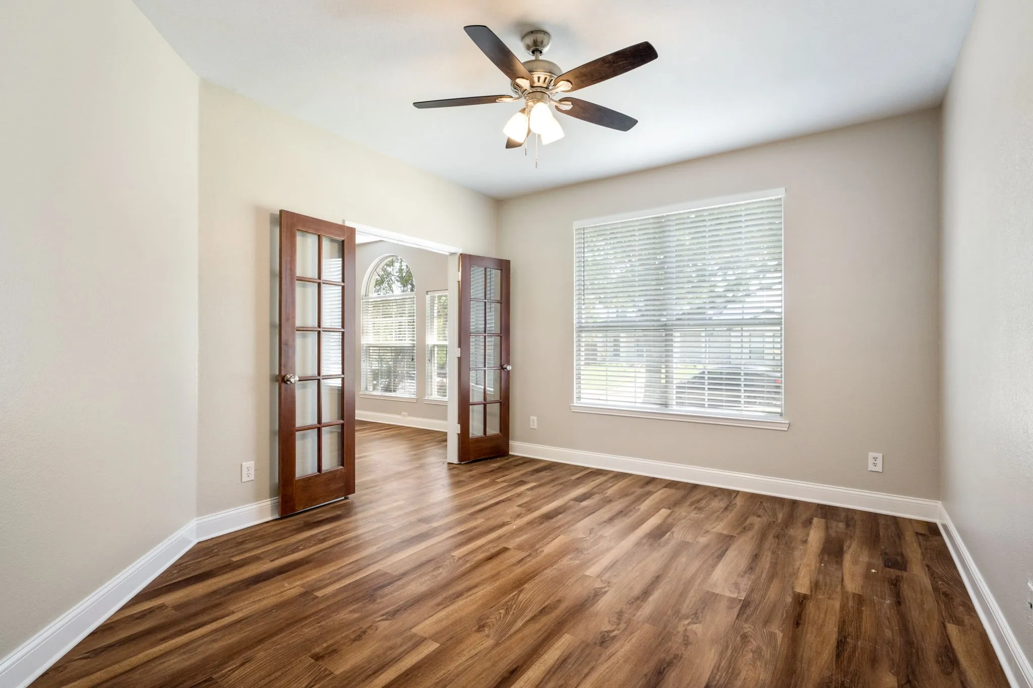 Single Family Residence For Sale in Rockwall County , 1045 Woodhaven Circle, Rockwall, Texas 75087, 3 Bedroom, 2 Bathroom, 2 Garage spaces, 2,292 Sqft, built in 1999, mls#21347529, Real Estate Agent in Rockwall, Homes For Sale in Rockwall county, Homes For Sale in Rockwall, Realtor in Rockwall Texas, Real Estate Brokerage Independent Realty Texas, Luminita Cordes Realtor