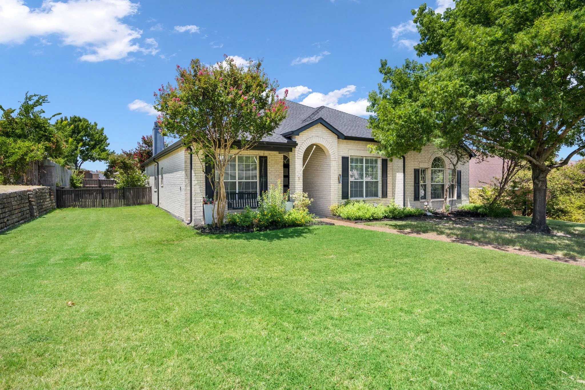 Single Family Residence For Sale in Rockwall County , 1045 Woodhaven Circle, Rockwall, Texas 75087, 3 Bedroom, 2 Bathroom, 2 Garage spaces, 2,292 Sqft, built in 1999, mls#21347529, Real Estate Agent in Rockwall, Homes For Sale in Rockwall county, Homes For Sale in Rockwall, Realtor in Rockwall Texas, Real Estate Brokerage Independent Realty Texas, Luminita Cordes Realtor