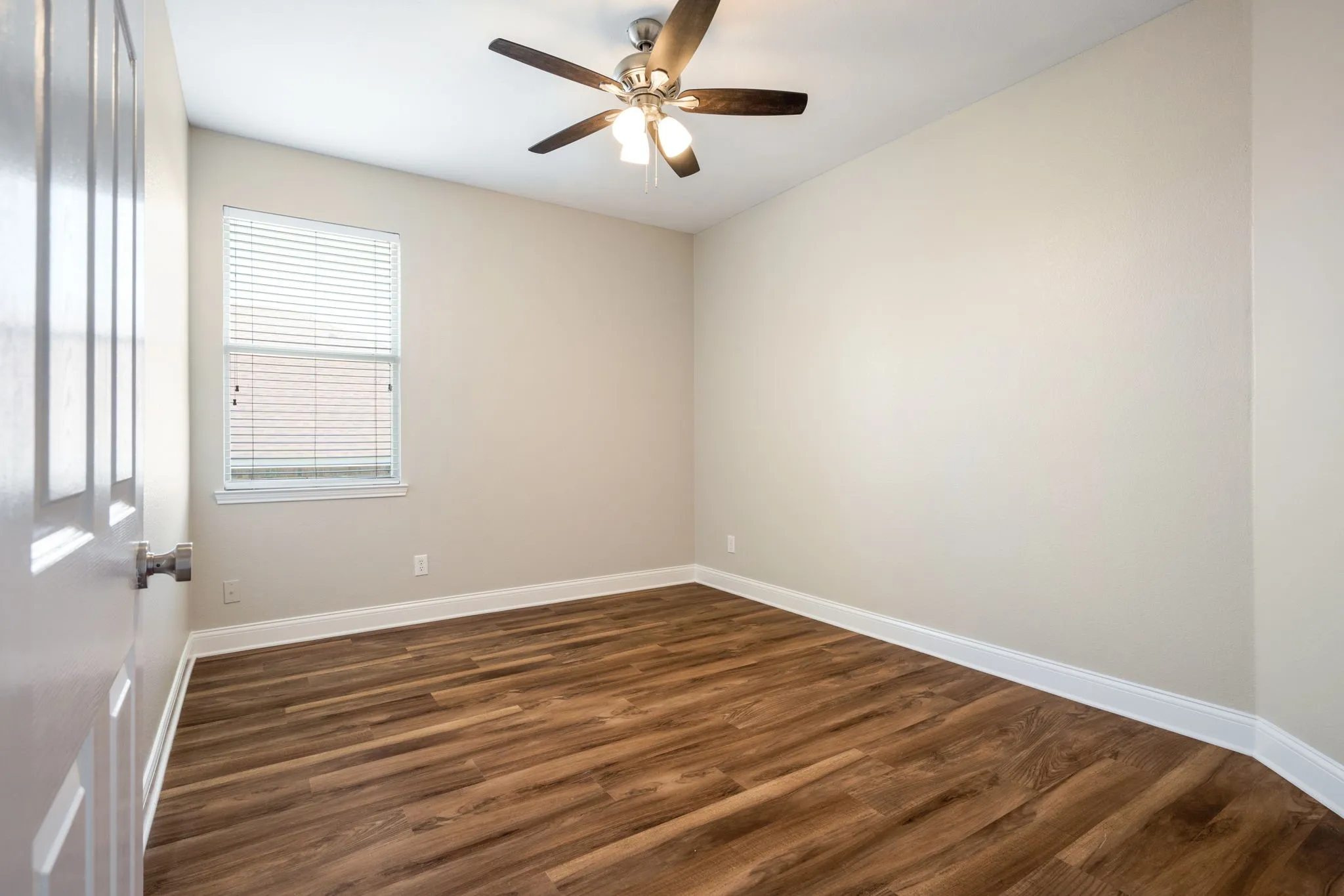 Single Family Residence For Sale in Rockwall County , 1045 Woodhaven Circle, Rockwall, Texas 75087, 3 Bedroom, 2 Bathroom, 2 Garage spaces, 2,292 Sqft, built in 1999, mls#21347529, Real Estate Agent in Rockwall, Homes For Sale in Rockwall county, Homes For Sale in Rockwall, Realtor in Rockwall Texas, Real Estate Brokerage Independent Realty Texas, Luminita Cordes Realtor