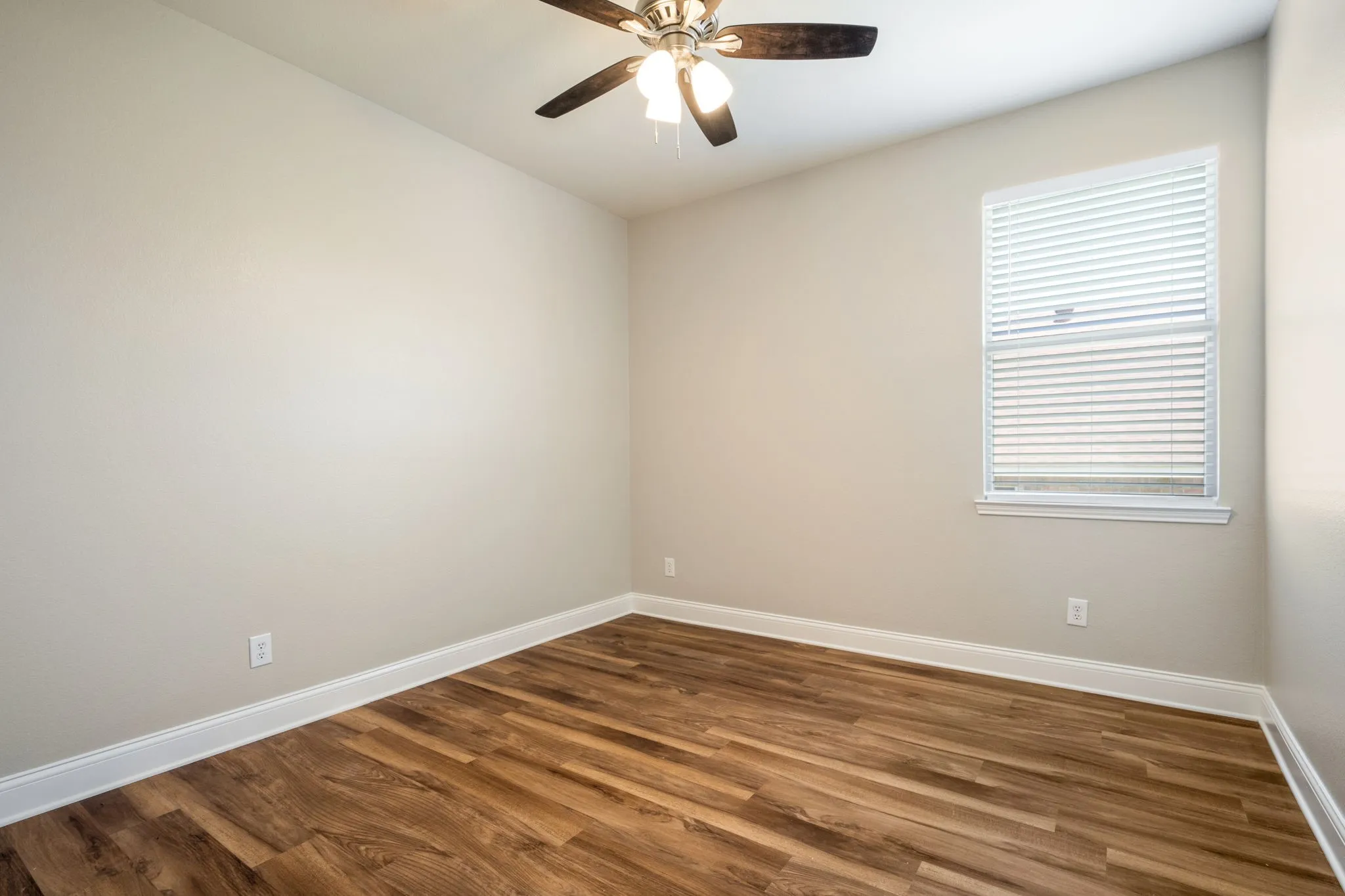 Single Family Residence For Sale in Rockwall County , 1045 Woodhaven Circle, Rockwall, Texas 75087, 3 Bedroom, 2 Bathroom, 2 Garage spaces, 2,292 Sqft, built in 1999, mls#21347529, Real Estate Agent in Rockwall, Homes For Sale in Rockwall county, Homes For Sale in Rockwall, Realtor in Rockwall Texas, Real Estate Brokerage Independent Realty Texas, Luminita Cordes Realtor