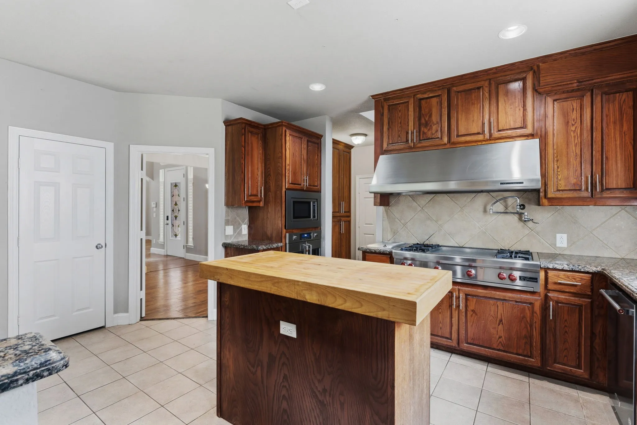 Single Family Residence For Sale in Collin County , 1300 Brimwood Drive, Mc Kinney, Texas 75072, 4 Bedroom, 3 Bathroom, 2 Garage spaces, 3,143 Sqft, built in 2000, mls#21353273, Real Estate Agent in Mc Kinney, Homes For Sale in Collin county, Homes For Sale in Mc Kinney, Realtor in Mc Kinney Texas, Real Estate Brokerage Independent Realty Texas, Luminita Cordes Realtor