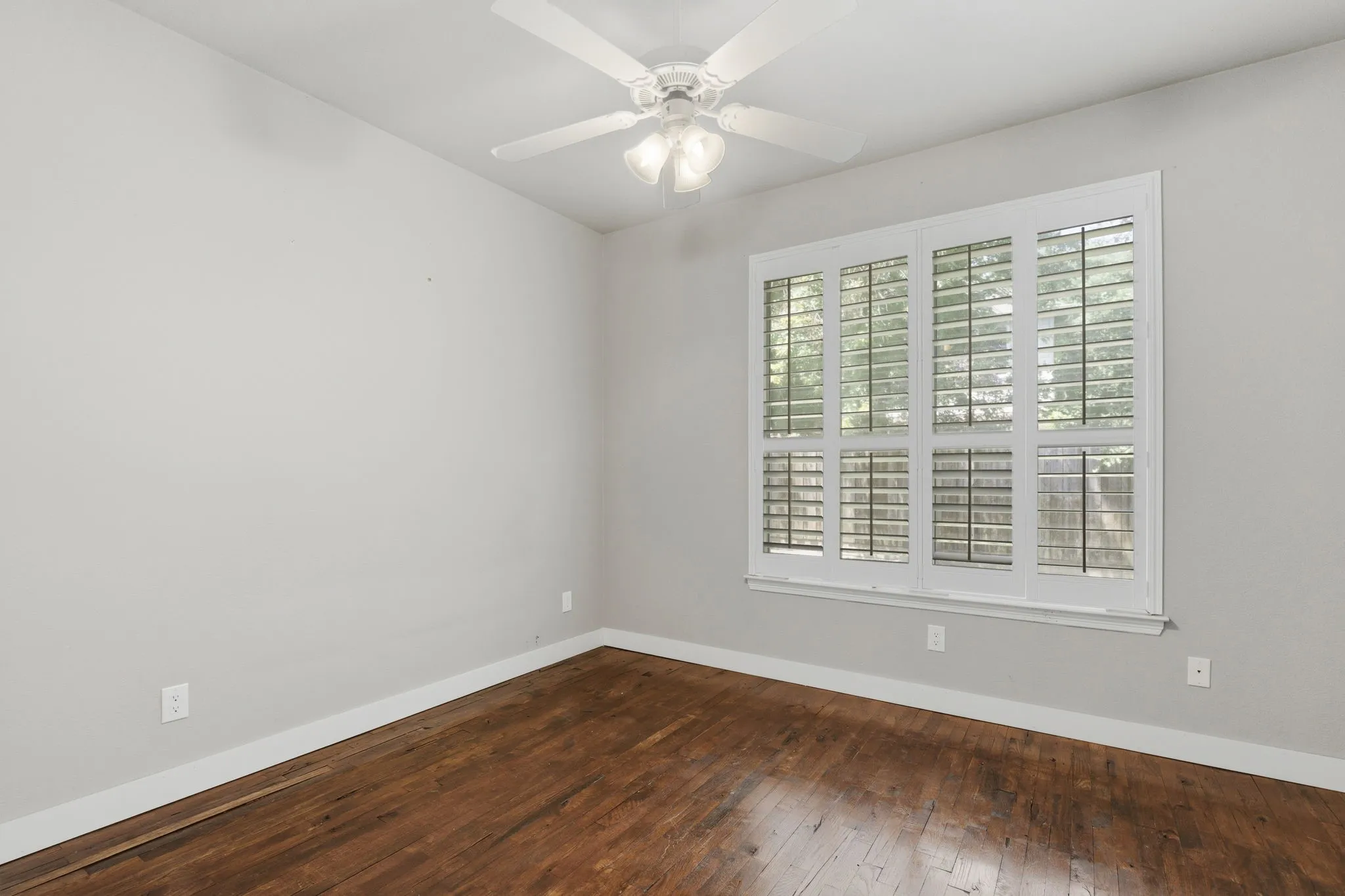 Single Family Residence For Sale in Collin County , 1300 Brimwood Drive, Mc Kinney, Texas 75072, 4 Bedroom, 3 Bathroom, 2 Garage spaces, 3,143 Sqft, built in 2000, mls#21353273, Real Estate Agent in Mc Kinney, Homes For Sale in Collin county, Homes For Sale in Mc Kinney, Realtor in Mc Kinney Texas, Real Estate Brokerage Independent Realty Texas, Luminita Cordes Realtor