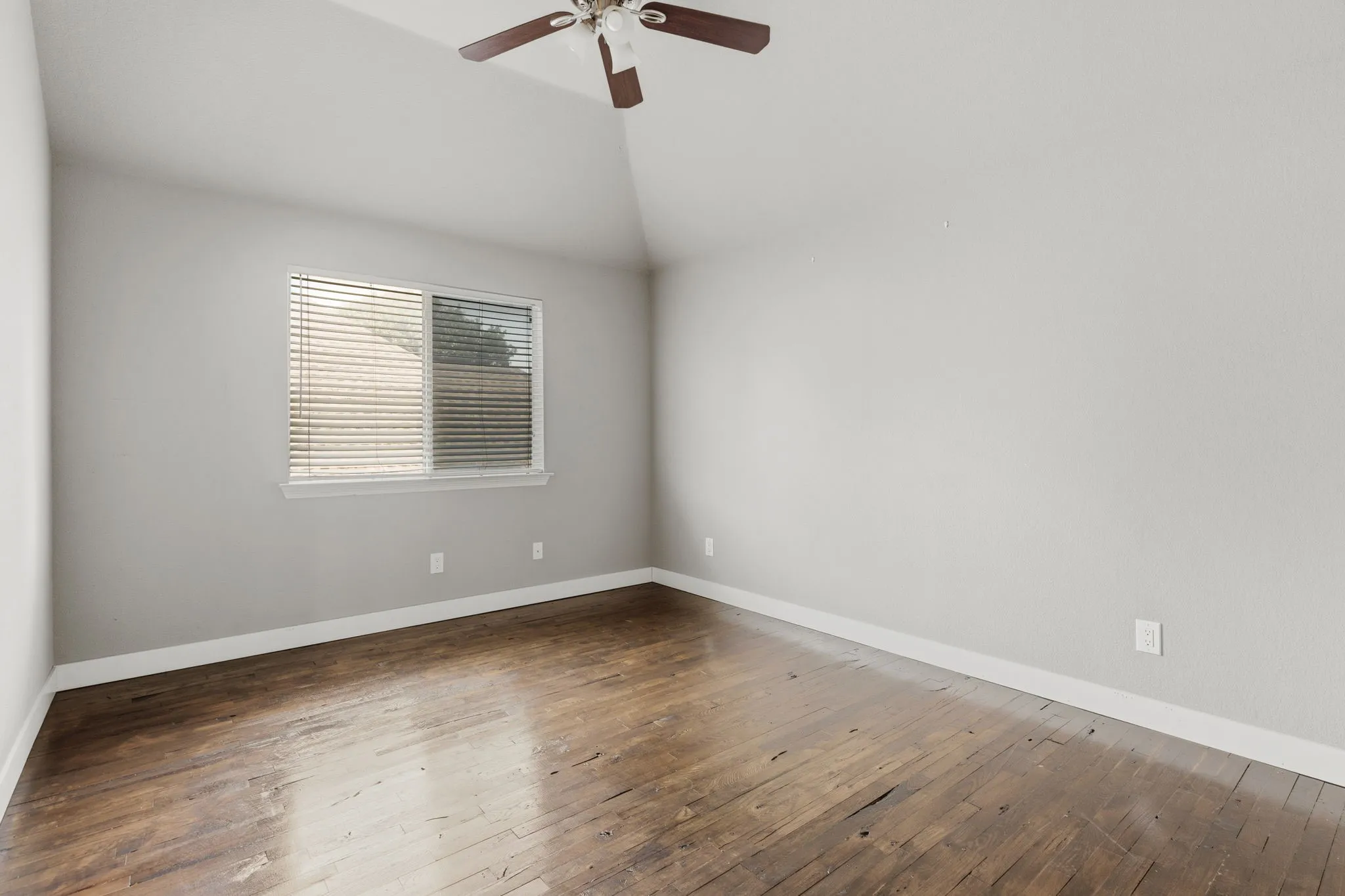 Single Family Residence For Sale in Collin County , 1300 Brimwood Drive, Mc Kinney, Texas 75072, 4 Bedroom, 3 Bathroom, 2 Garage spaces, 3,143 Sqft, built in 2000, mls#21353273, Real Estate Agent in Mc Kinney, Homes For Sale in Collin county, Homes For Sale in Mc Kinney, Realtor in Mc Kinney Texas, Real Estate Brokerage Independent Realty Texas, Luminita Cordes Realtor