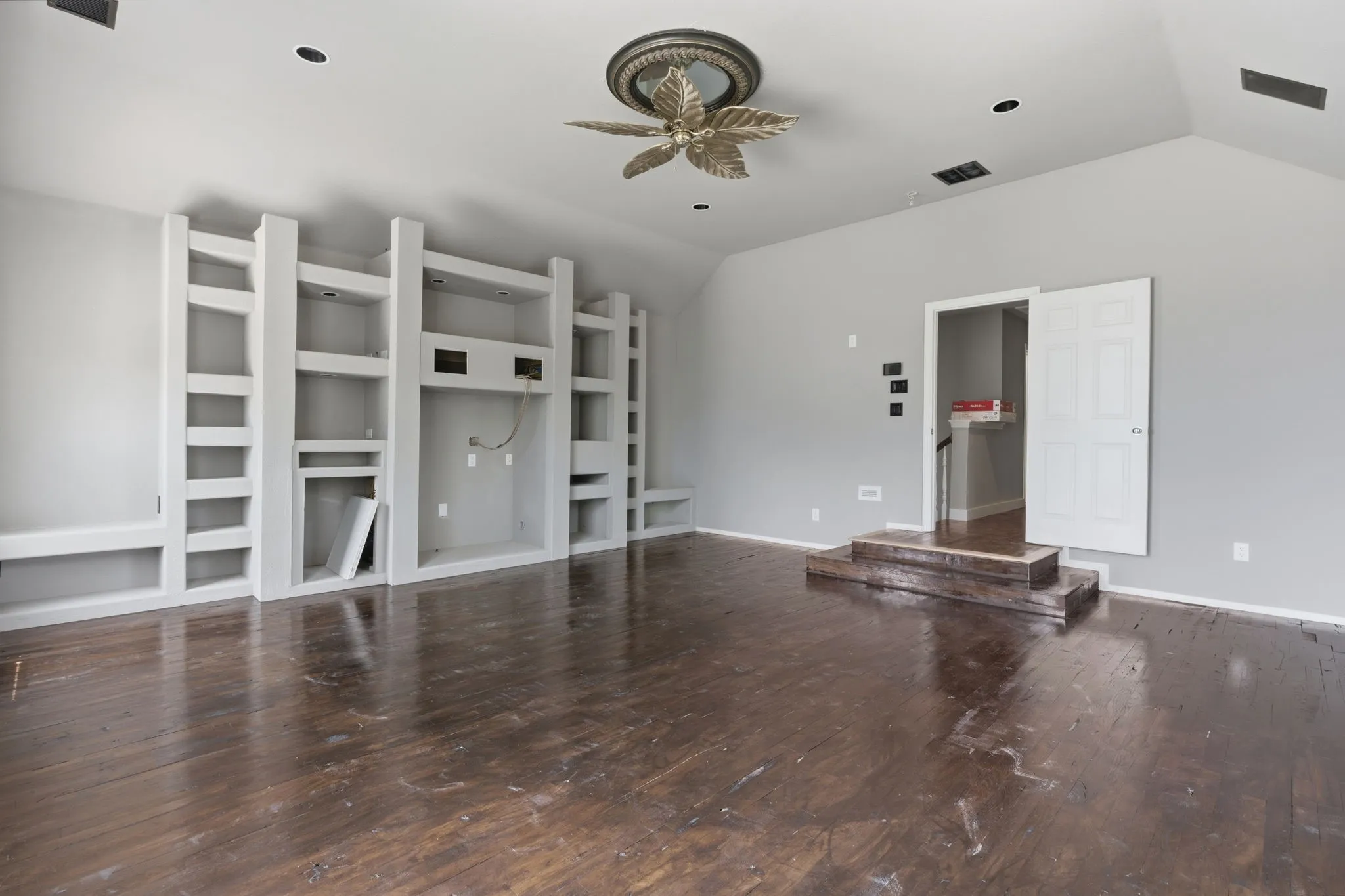 Single Family Residence For Sale in Collin County , 1300 Brimwood Drive, Mc Kinney, Texas 75072, 4 Bedroom, 3 Bathroom, 2 Garage spaces, 3,143 Sqft, built in 2000, mls#21353273, Real Estate Agent in Mc Kinney, Homes For Sale in Collin county, Homes For Sale in Mc Kinney, Realtor in Mc Kinney Texas, Real Estate Brokerage Independent Realty Texas, Luminita Cordes Realtor