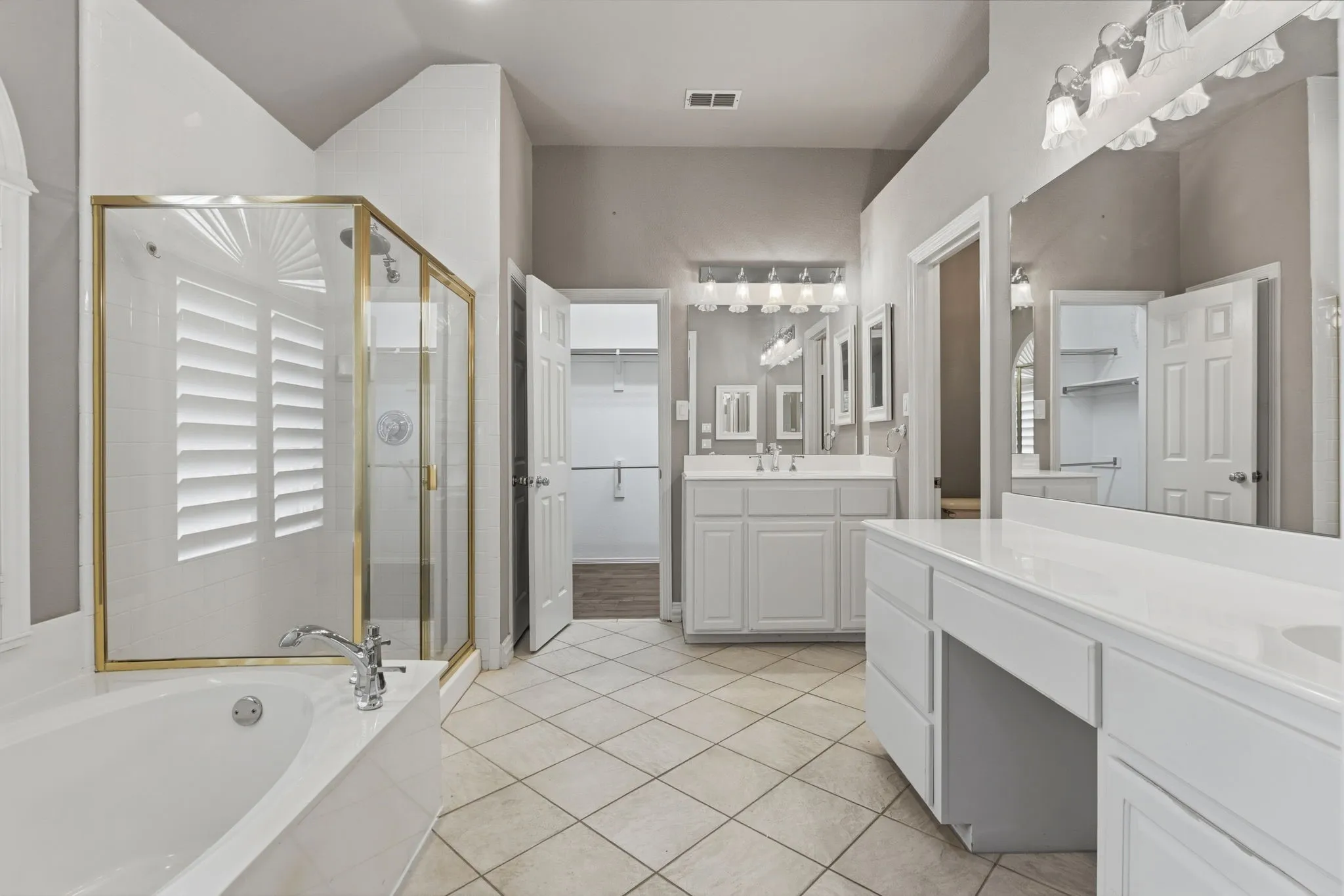 Single Family Residence For Sale in Collin County , 1300 Brimwood Drive, Mc Kinney, Texas 75072, 4 Bedroom, 3 Bathroom, 2 Garage spaces, 3,143 Sqft, built in 2000, mls#21353273, Real Estate Agent in Mc Kinney, Homes For Sale in Collin county, Homes For Sale in Mc Kinney, Realtor in Mc Kinney Texas, Real Estate Brokerage Independent Realty Texas, Luminita Cordes Realtor