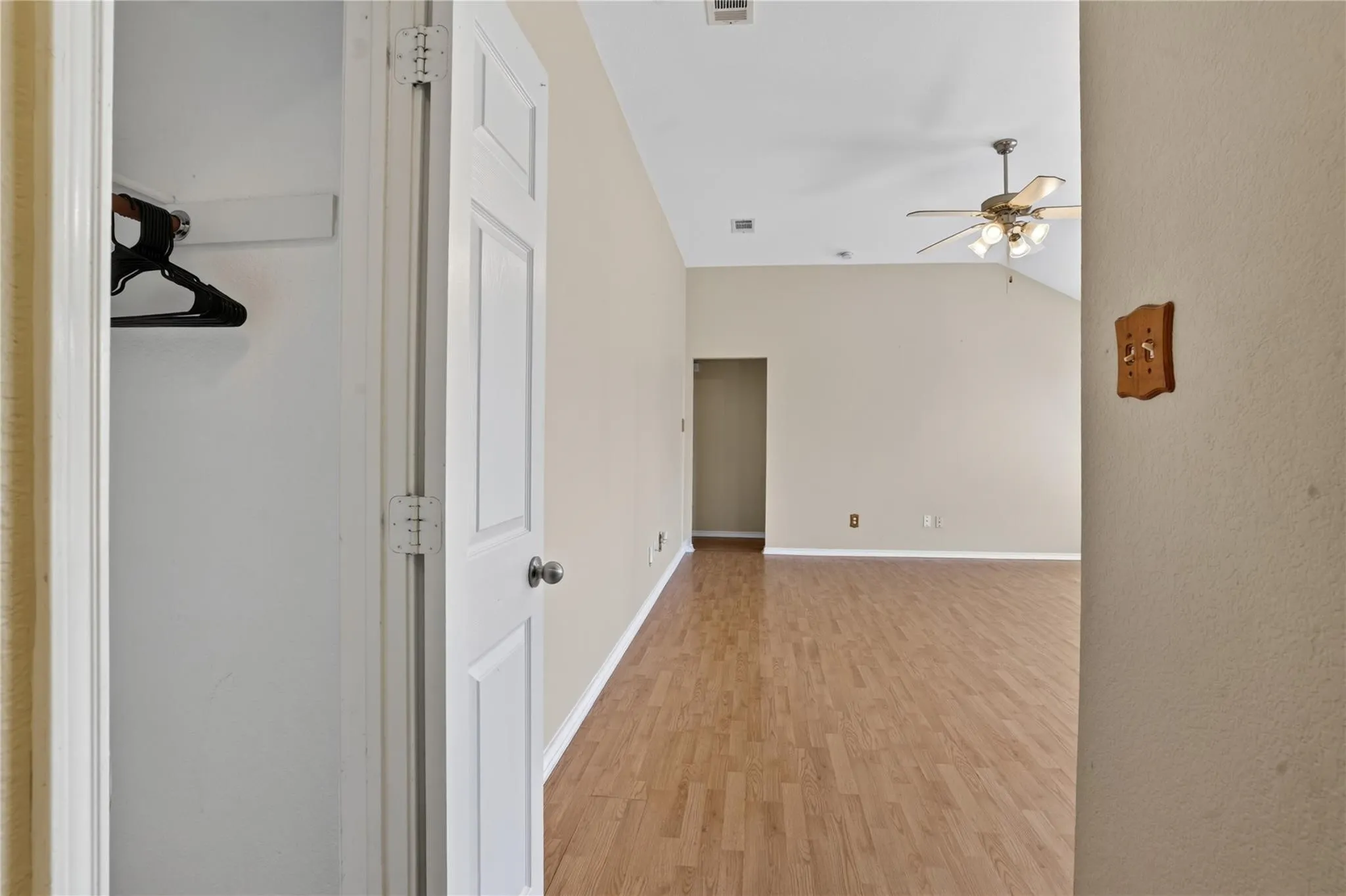 Single Family Residence For Rent in Collin County , 116 Meadow View Lane, Anna, Texas 75409, 3 Bedroom, 2 Bathroom, 2 Garage spaces, 1,402 Sqft, built in 2005, mls#21353707, Real Estate Agent in Anna, Homes For Rent in Collin county, Homes For Rent in Anna, Realtor in Anna Texas, Real Estate Brokerage Independent Realty Texas, Luminita Cordes Realtor