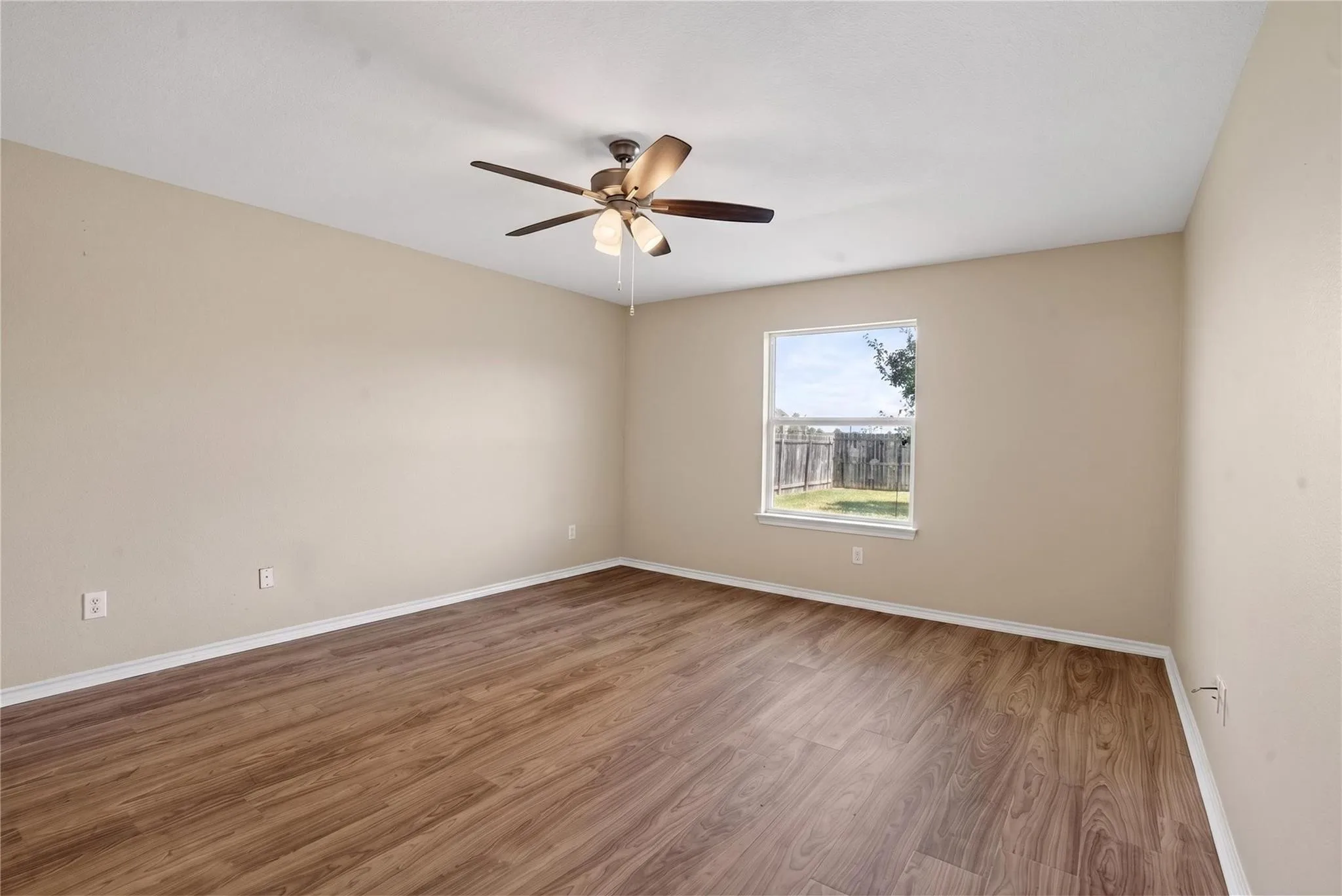 Single Family Residence For Rent in Collin County , 116 Meadow View Lane, Anna, Texas 75409, 3 Bedroom, 2 Bathroom, 2 Garage spaces, 1,402 Sqft, built in 2005, mls#21353707, Real Estate Agent in Anna, Homes For Rent in Collin county, Homes For Rent in Anna, Realtor in Anna Texas, Real Estate Brokerage Independent Realty Texas, Luminita Cordes Realtor