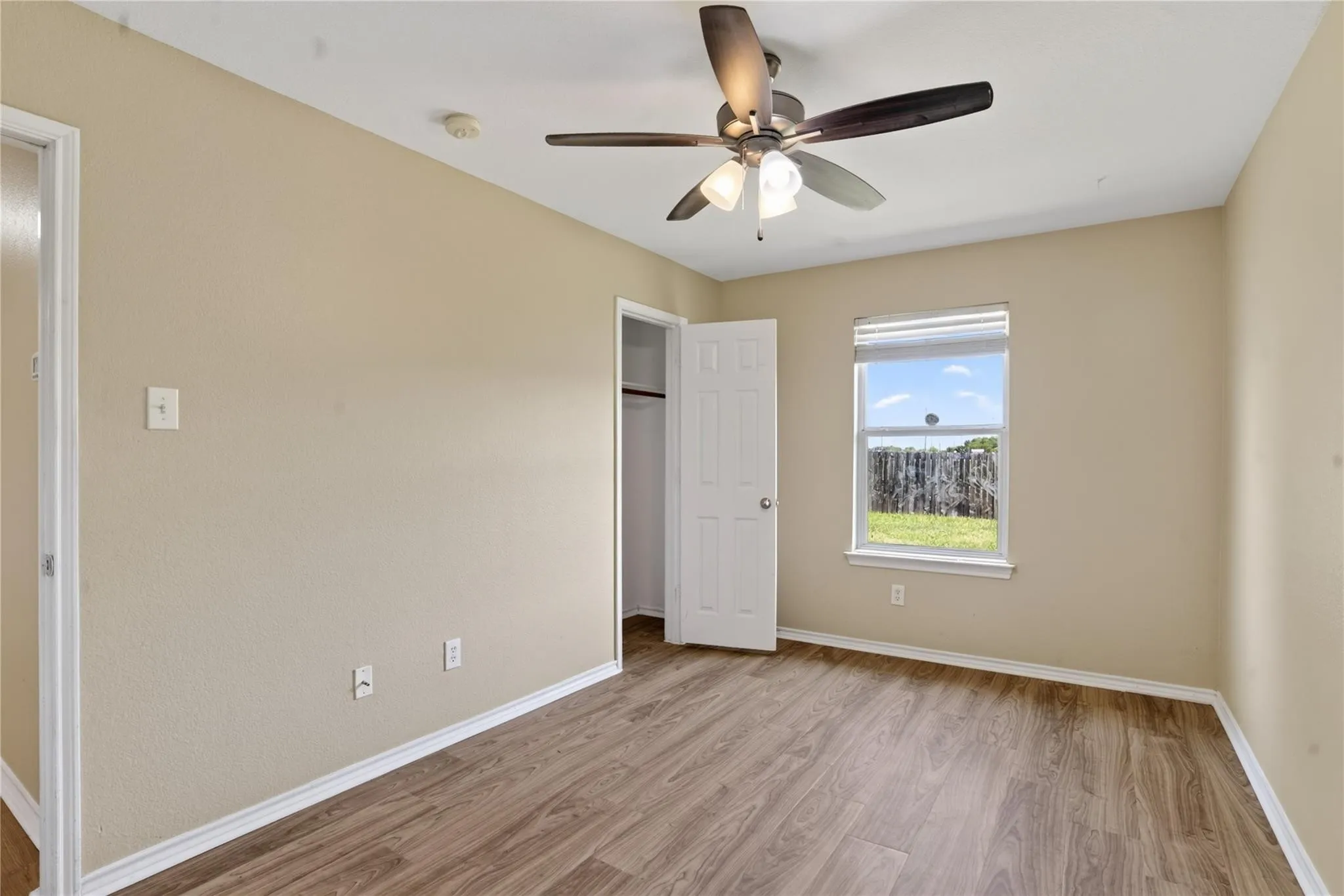 Single Family Residence For Rent in Collin County , 116 Meadow View Lane, Anna, Texas 75409, 3 Bedroom, 2 Bathroom, 2 Garage spaces, 1,402 Sqft, built in 2005, mls#21353707, Real Estate Agent in Anna, Homes For Rent in Collin county, Homes For Rent in Anna, Realtor in Anna Texas, Real Estate Brokerage Independent Realty Texas, Luminita Cordes Realtor