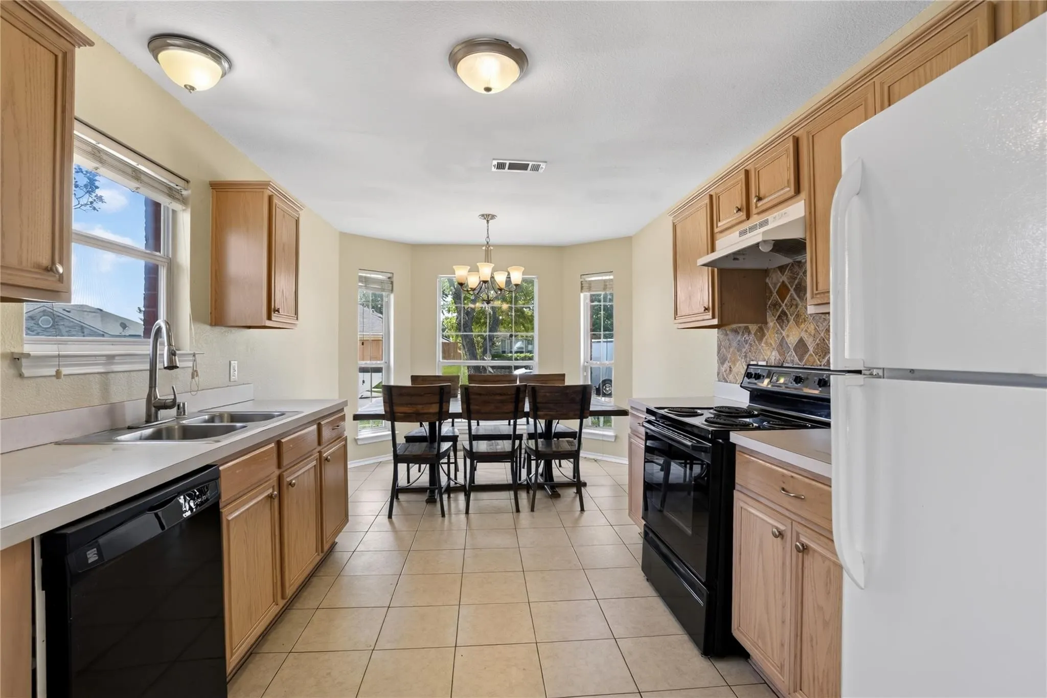 Single Family Residence For Rent in Collin County , 116 Meadow View Lane, Anna, Texas 75409, 3 Bedroom, 2 Bathroom, 2 Garage spaces, 1,402 Sqft, built in 2005, mls#21353707, Real Estate Agent in Anna, Homes For Rent in Collin county, Homes For Rent in Anna, Realtor in Anna Texas, Real Estate Brokerage Independent Realty Texas, Luminita Cordes Realtor