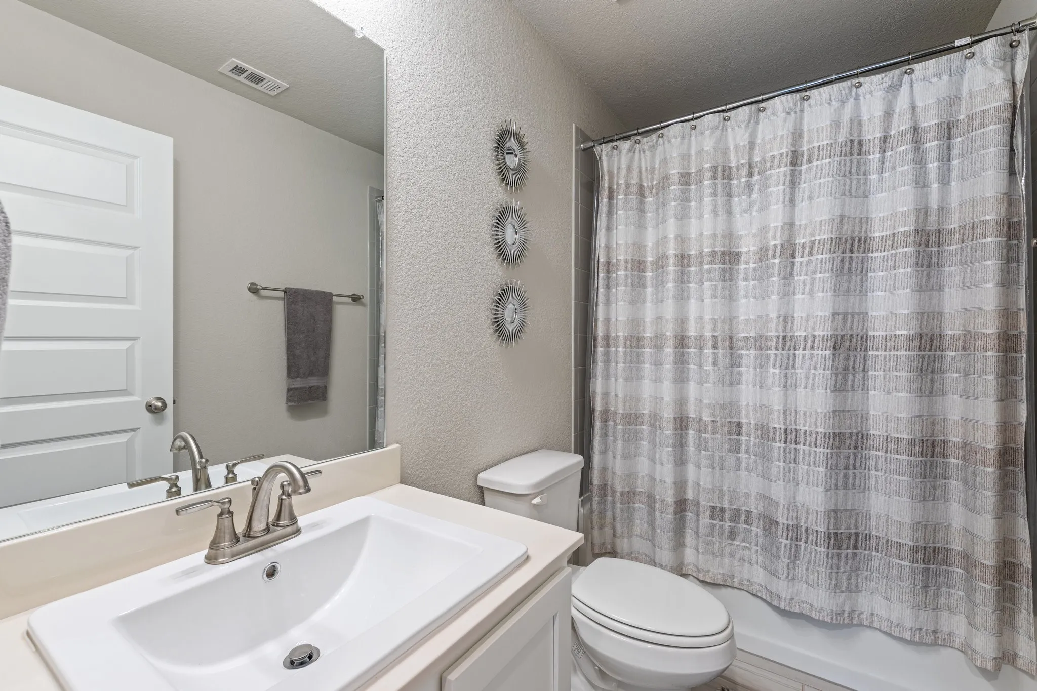 Single Family Residence For Rent in Denton County , 3512 Harbour Mist Trail, Denton, Texas 76208, 4 Bedroom, 3 Bathroom, 2 Garage spaces, 2,985 Sqft, built in 2020, mls#21354398, Real Estate Agent in Denton, Homes For Rent in Denton county, Homes For Rent in Denton, Realtor in Denton Texas, Real Estate Brokerage Independent Realty Texas, Luminita Cordes Realtor