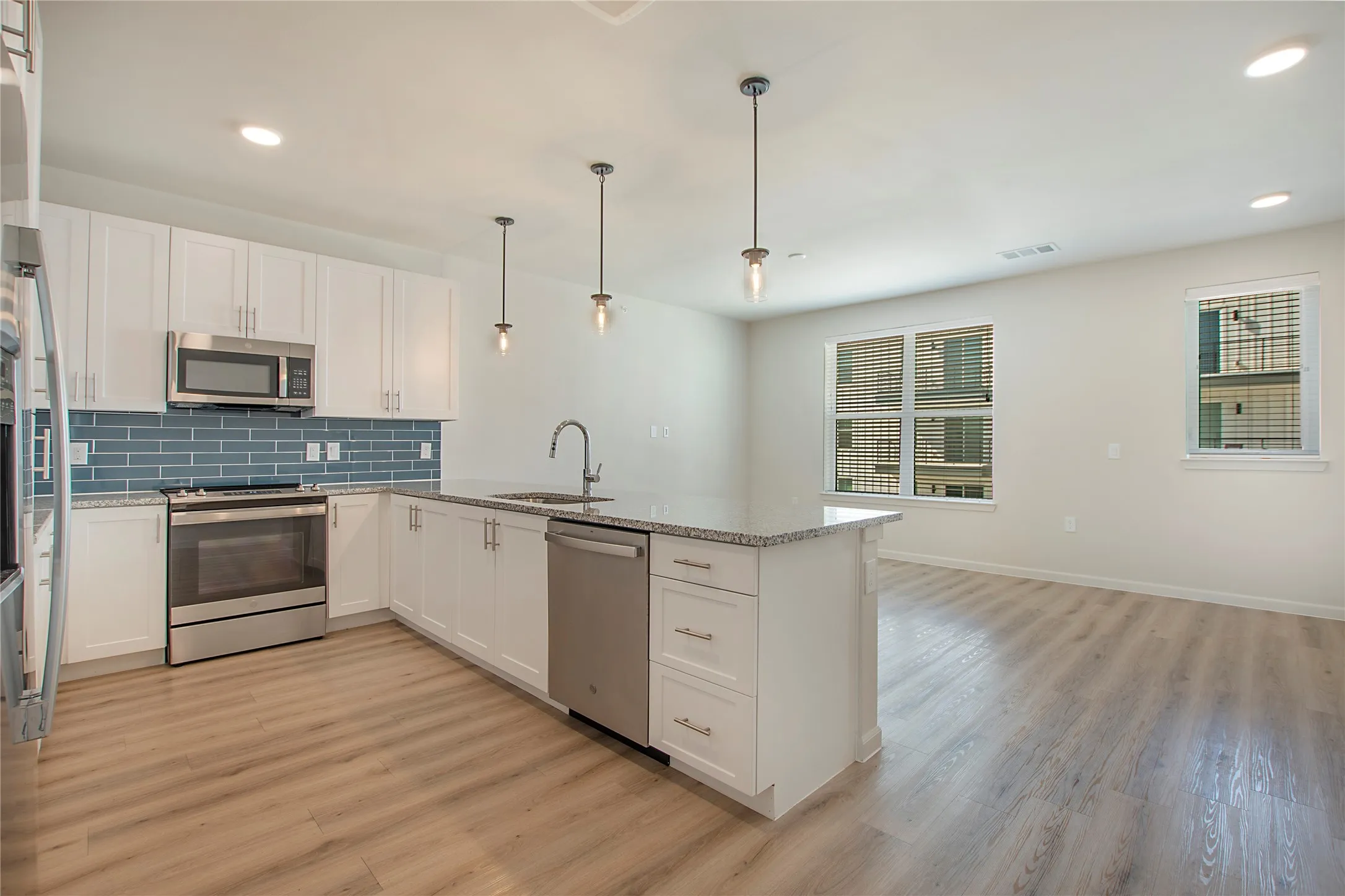 Townhouse For Rent in Collin County , 2100 Legacy Drive 1202, Plano, Texas 75023, 2 Bedroom, 3 Bathroom, 2 Garage spaces, 1,319 Sqft, built in 2023, mls#21354661, Real Estate Agent in Plano, Homes For Rent in Collin county, Homes For Rent in Plano, Realtor in Plano Texas, Real Estate Brokerage Independent Realty Texas, Luminita Cordes Realtor