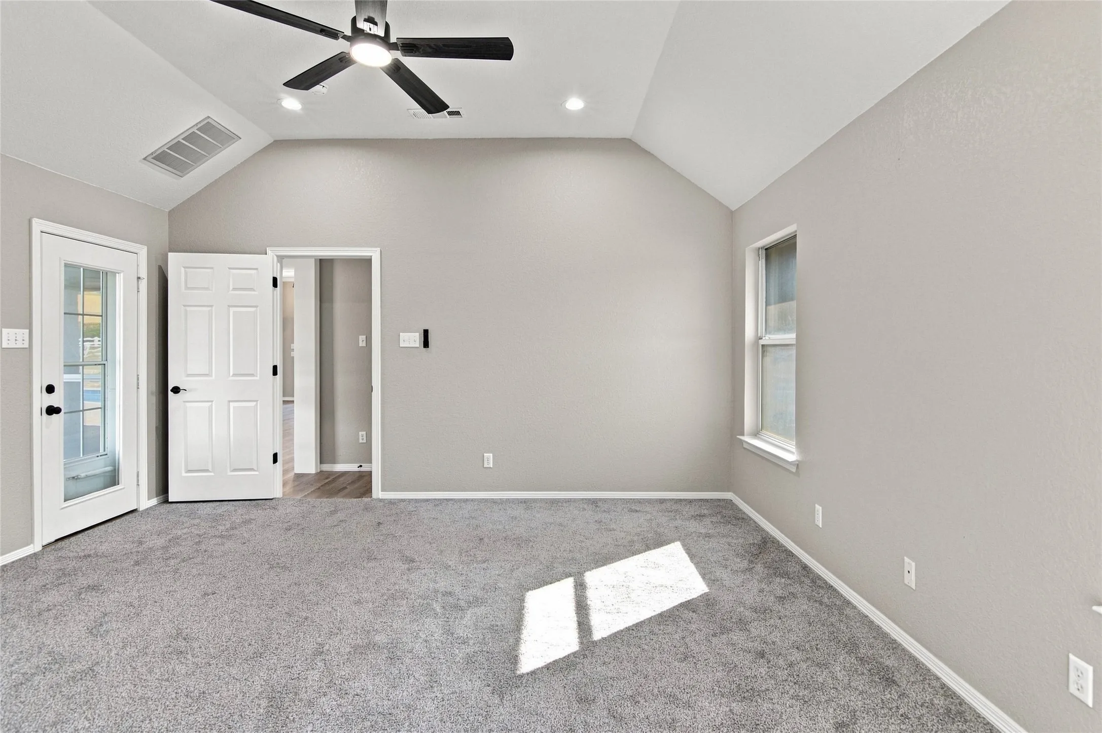 Single Family Residence For Sale in Tarrant County , 14008 Northwest Court, Haslet, Texas 76052, 4 Bedroom, 2 Bathroom, 3 Garage spaces, 2,288 Sqft, built in 1999, mls#21351128, Real Estate Agent in Haslet, Homes For Sale in Tarrant county, Homes For Sale in Haslet, Realtor in Haslet Texas, Real Estate Brokerage Independent Realty Texas, Luminita Cordes Realtor