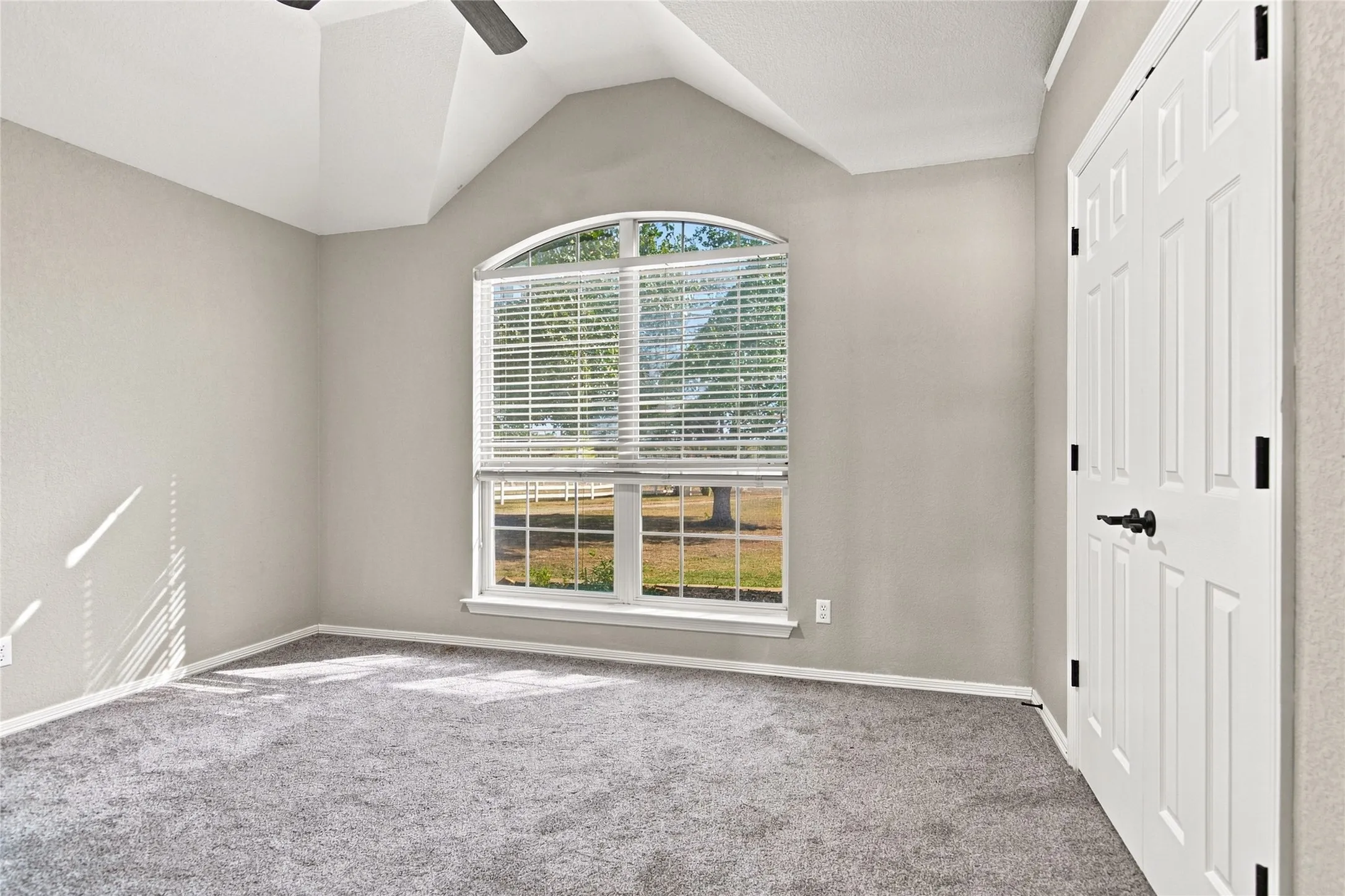 Single Family Residence For Sale in Tarrant County , 14008 Northwest Court, Haslet, Texas 76052, 4 Bedroom, 2 Bathroom, 3 Garage spaces, 2,288 Sqft, built in 1999, mls#21351128, Real Estate Agent in Haslet, Homes For Sale in Tarrant county, Homes For Sale in Haslet, Realtor in Haslet Texas, Real Estate Brokerage Independent Realty Texas, Luminita Cordes Realtor