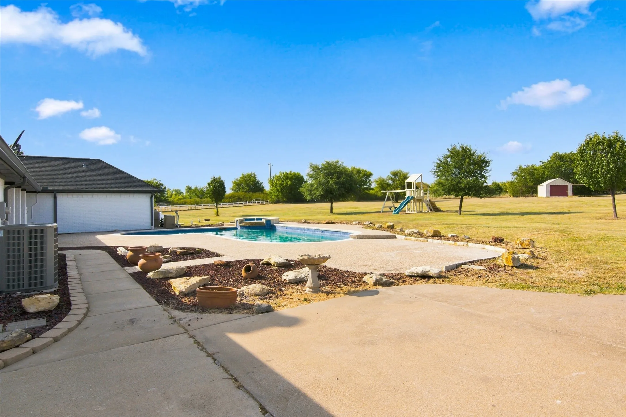 Single Family Residence For Sale in Tarrant County , 14008 Northwest Court, Haslet, Texas 76052, 4 Bedroom, 2 Bathroom, 3 Garage spaces, 2,288 Sqft, built in 1999, mls#21351128, Real Estate Agent in Haslet, Homes For Sale in Tarrant county, Homes For Sale in Haslet, Realtor in Haslet Texas, Real Estate Brokerage Independent Realty Texas, Luminita Cordes Realtor