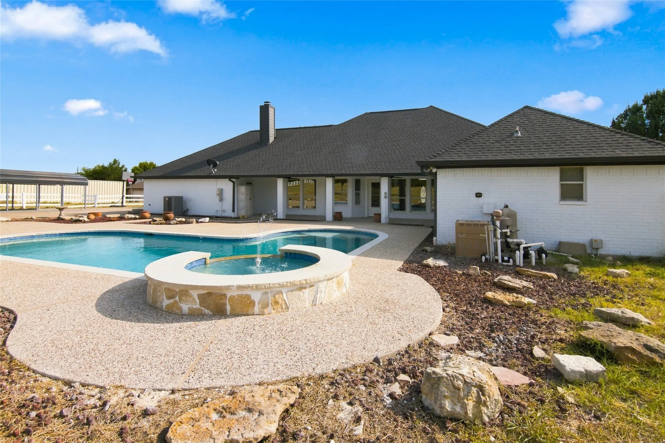 Single Family Residence For Sale in Tarrant County , 14008 Northwest Court, Haslet, Texas 76052, 4 Bedroom, 2 Bathroom, 3 Garage spaces, 2,288 Sqft, built in 1999, mls#21351128, Real Estate Agent in Haslet, Homes For Sale in Tarrant county, Homes For Sale in Haslet, Realtor in Haslet Texas, Real Estate Brokerage Independent Realty Texas, Luminita Cordes Realtor