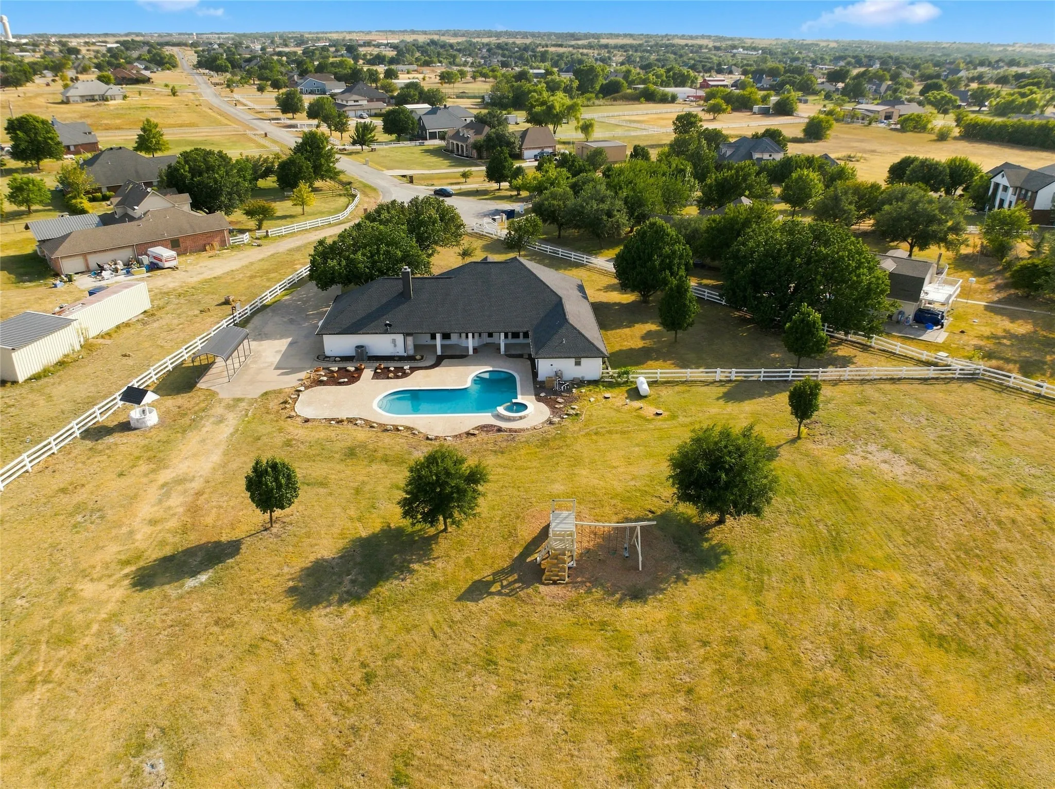 Single Family Residence For Sale in Tarrant County , 14008 Northwest Court, Haslet, Texas 76052, 4 Bedroom, 2 Bathroom, 3 Garage spaces, 2,288 Sqft, built in 1999, mls#21351128, Real Estate Agent in Haslet, Homes For Sale in Tarrant county, Homes For Sale in Haslet, Realtor in Haslet Texas, Real Estate Brokerage Independent Realty Texas, Luminita Cordes Realtor