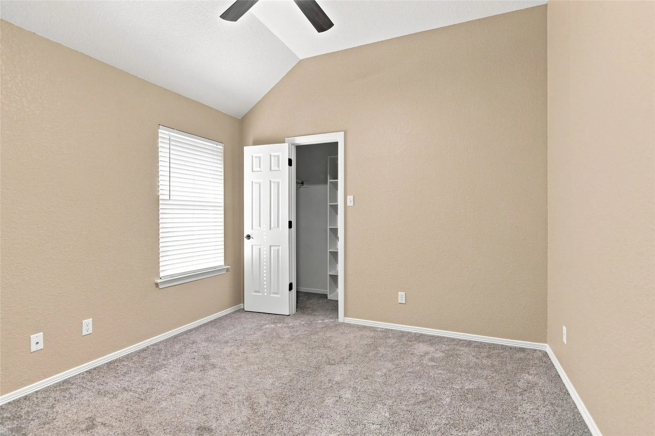 Single Family Residence For Sale in Tarrant County , 14008 Northwest Court, Haslet, Texas 76052, 4 Bedroom, 2 Bathroom, 3 Garage spaces, 2,288 Sqft, built in 1999, mls#21351128, Real Estate Agent in Haslet, Homes For Sale in Tarrant county, Homes For Sale in Haslet, Realtor in Haslet Texas, Real Estate Brokerage Independent Realty Texas, Luminita Cordes Realtor