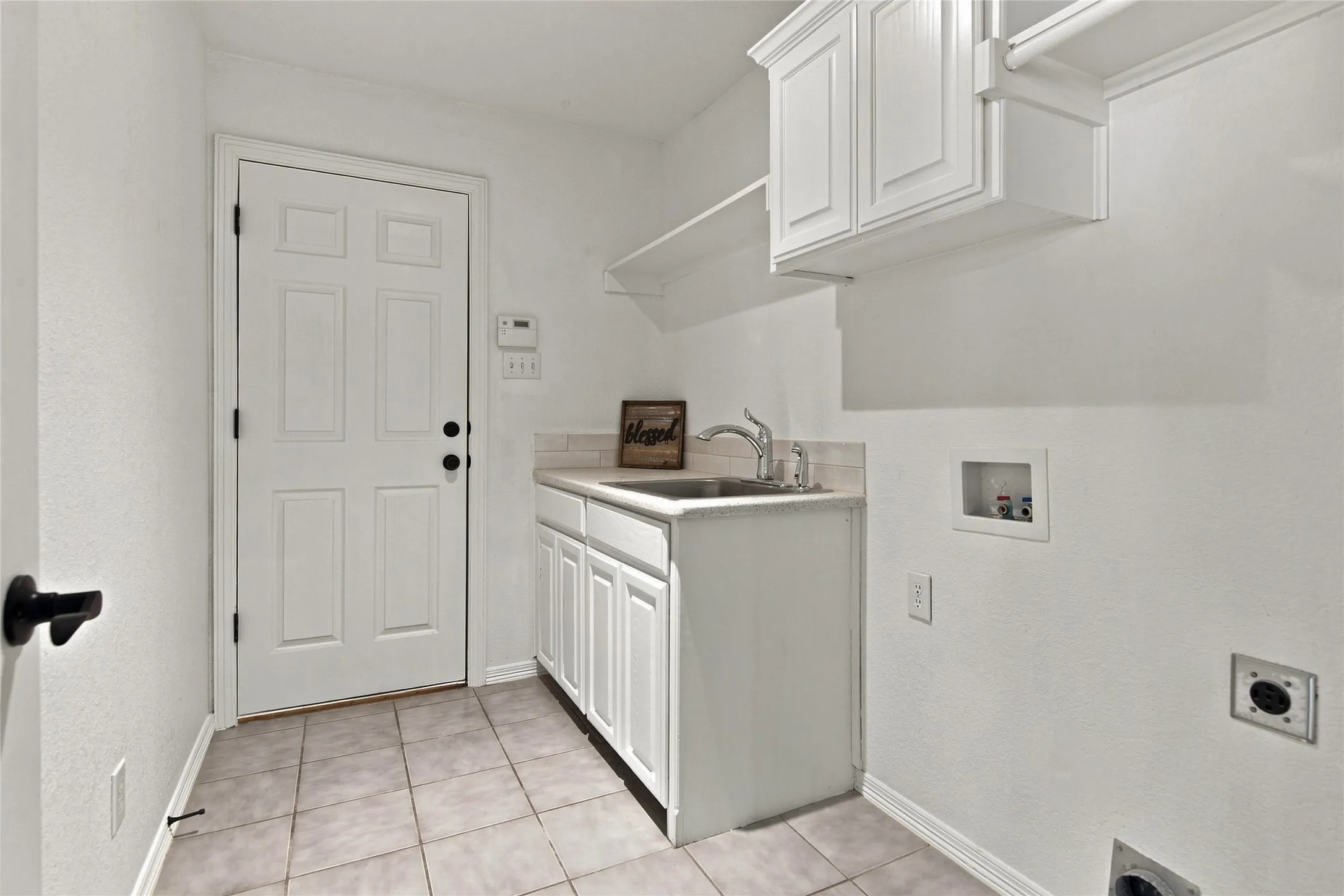 Single Family Residence For Sale in Tarrant County , 14008 Northwest Court, Haslet, Texas 76052, 4 Bedroom, 2 Bathroom, 3 Garage spaces, 2,288 Sqft, built in 1999, mls#21351128, Real Estate Agent in Haslet, Homes For Sale in Tarrant county, Homes For Sale in Haslet, Realtor in Haslet Texas, Real Estate Brokerage Independent Realty Texas, Luminita Cordes Realtor