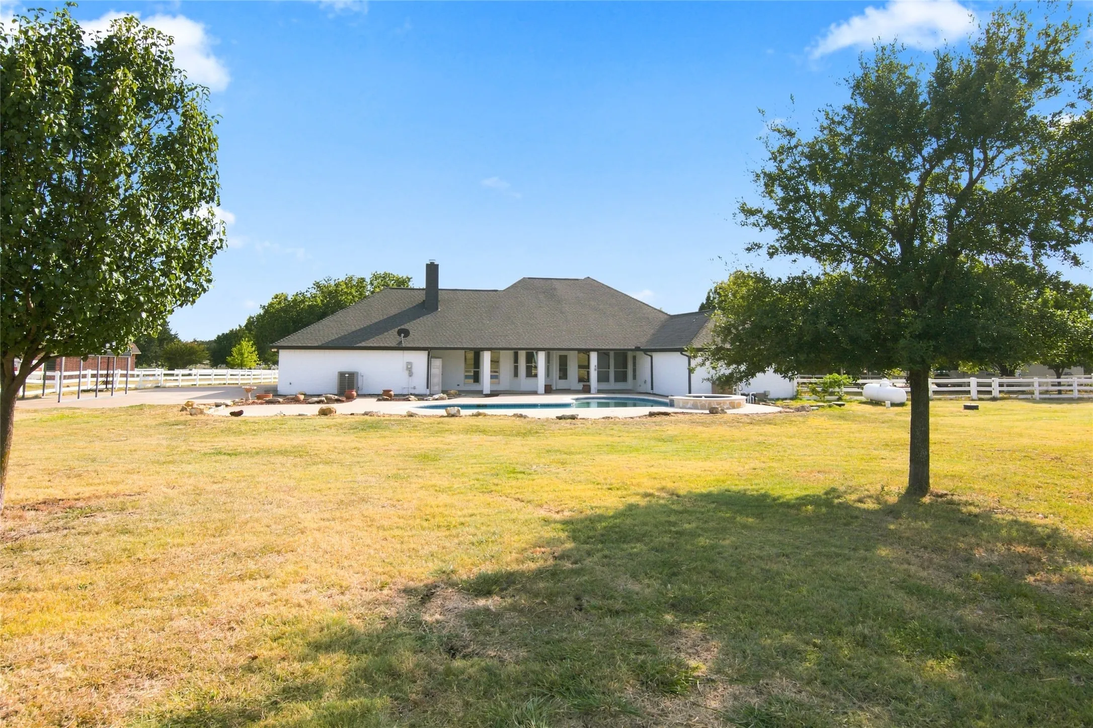 Single Family Residence For Sale in Tarrant County , 14008 Northwest Court, Haslet, Texas 76052, 4 Bedroom, 2 Bathroom, 3 Garage spaces, 2,288 Sqft, built in 1999, mls#21351128, Real Estate Agent in Haslet, Homes For Sale in Tarrant county, Homes For Sale in Haslet, Realtor in Haslet Texas, Real Estate Brokerage Independent Realty Texas, Luminita Cordes Realtor
