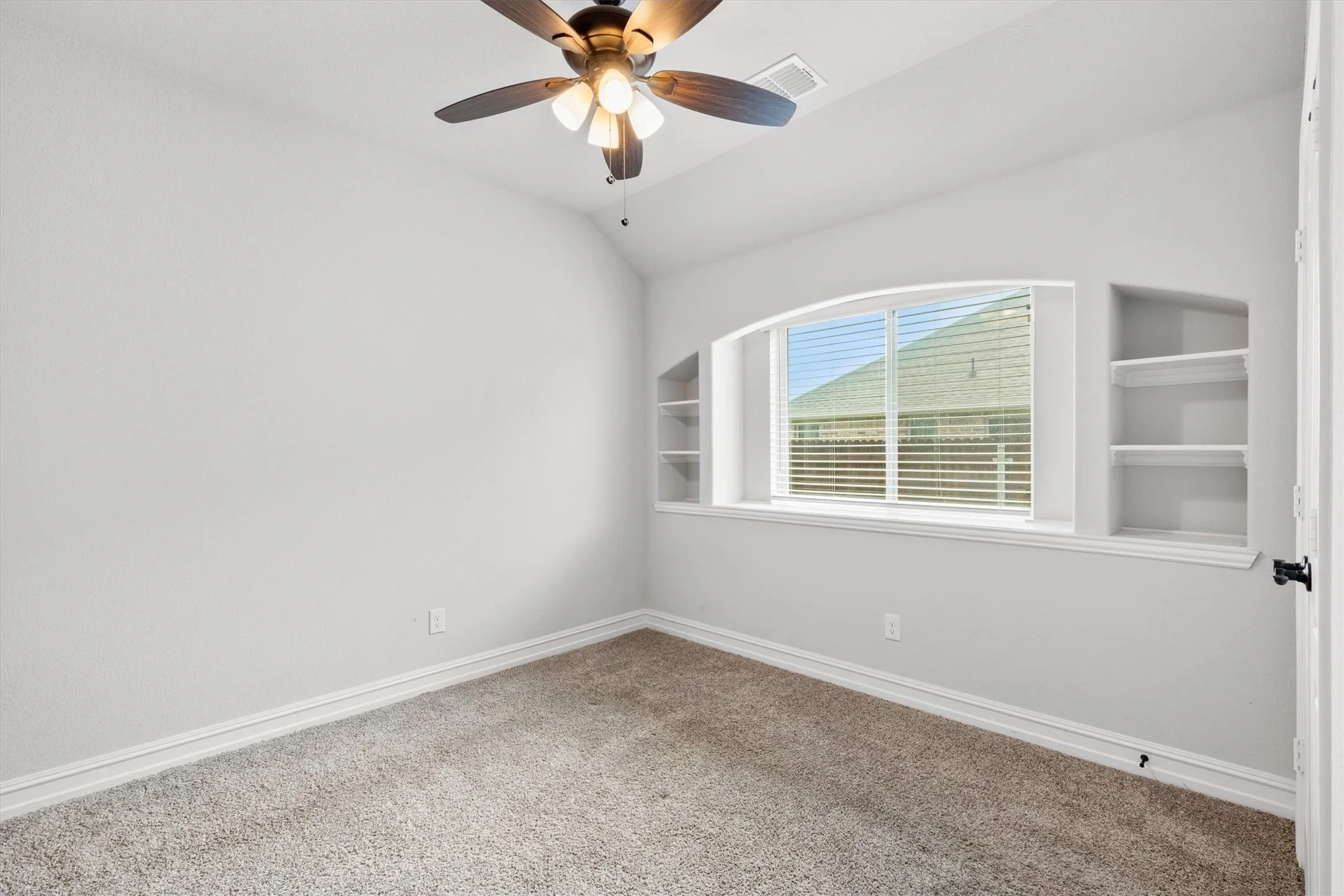 Single Family Residence For Sale in Tarrant County , 2602 Jaxon Way, Mansfield, Texas 76063, 4 Bedroom, 3 Bathroom, 2 Garage spaces, 3,262 Sqft, built in 2021, mls#21354665, Real Estate Agent in Mansfield, Homes For Sale in Tarrant county, Homes For Sale in Mansfield, Realtor in Mansfield Texas, Real Estate Brokerage Independent Realty Texas, Luminita Cordes Realtor