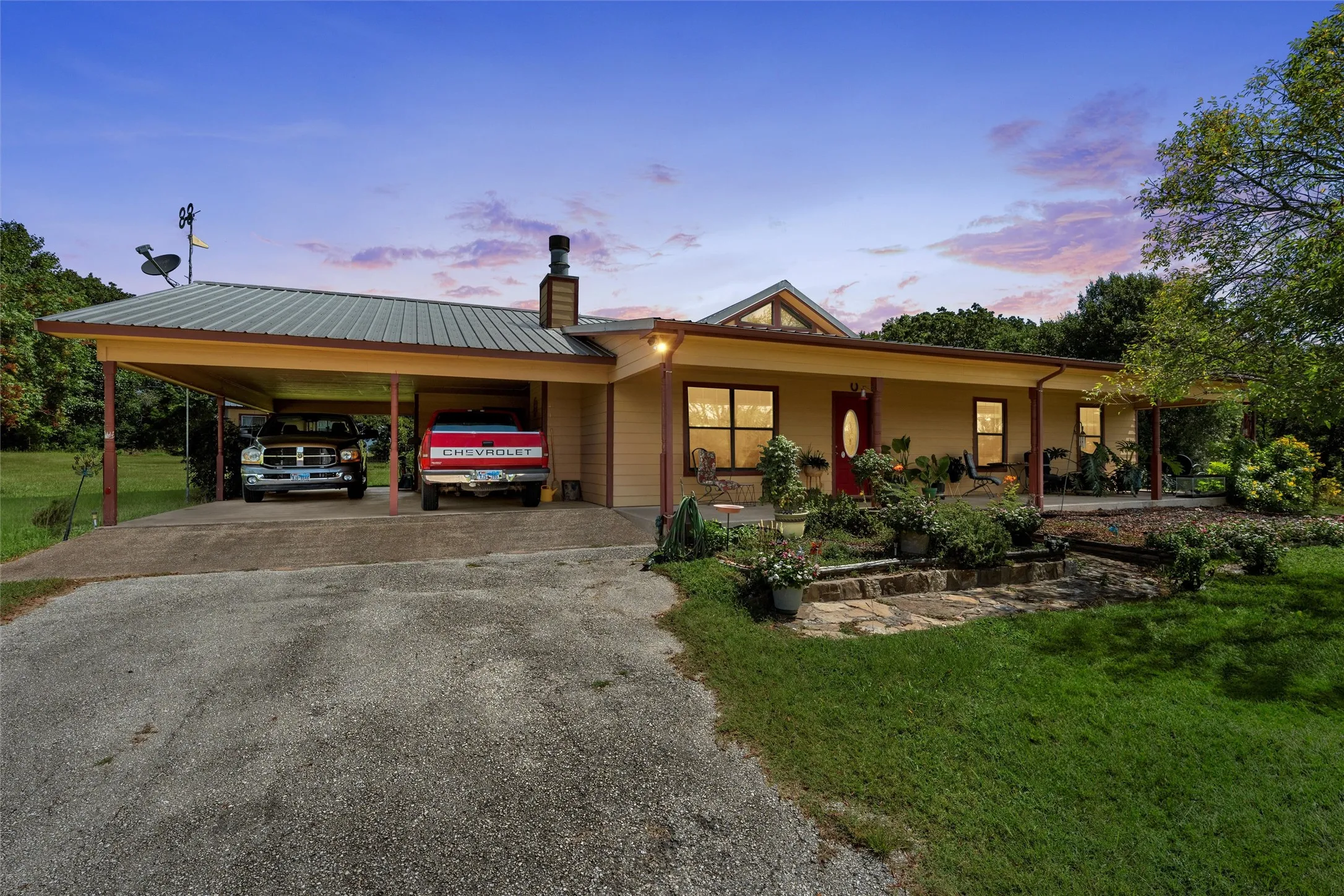 Single Family Residence For Sale in Limestone County , 671 Lcr 516, Mexia, Texas 76667, 3 Bedrooms, 2 Bathrooms, Garage spaces, 1,636 Sqft, built in 2005, Price $489,000, mls#21354579, Real Estate Agent in Mexia, Homes For Sale in Limestone county, Homes For Sale in Mexia, Realtor in Mexia Texas, Real Estate Brokerage Independent Realty Texas, Luminita Cordes Realtor