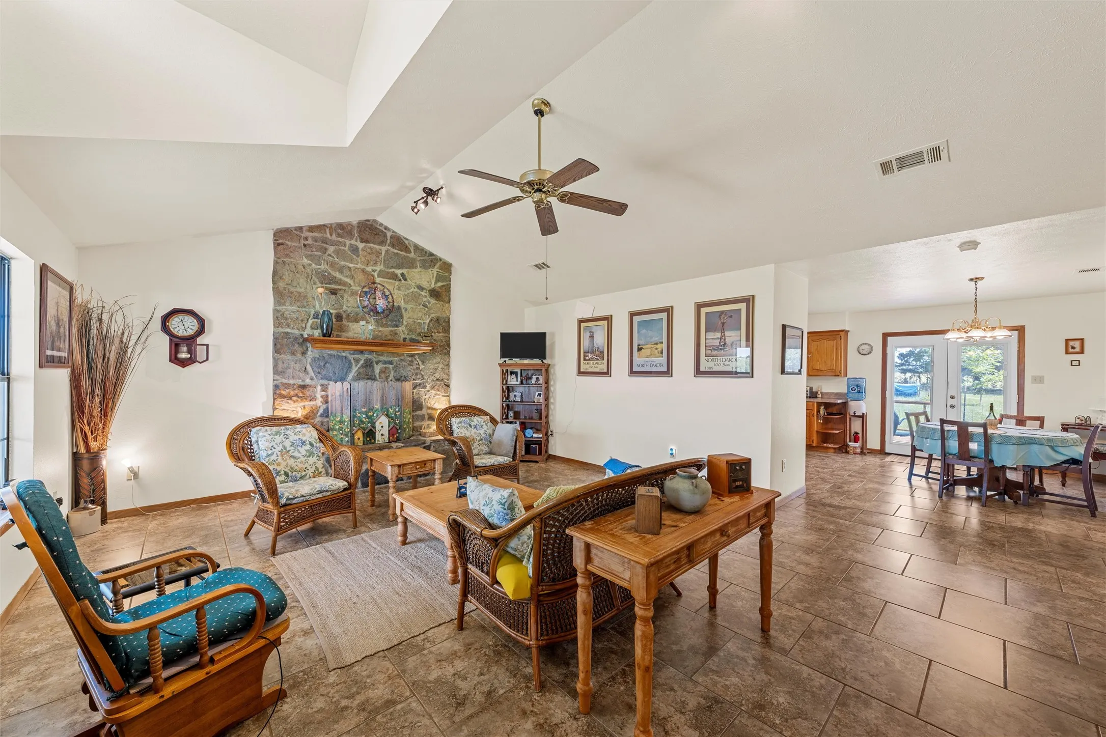 Single Family Residence For Sale in Limestone County , 671 Lcr 516, Mexia, Texas 76667, 3 Bedrooms, 2 Bathrooms, Garage spaces, 1,636 Sqft, built in 2005, Price $489,000, mls#21354579, Real Estate Agent in Mexia, Homes For Sale in Limestone county, Homes For Sale in Mexia, Realtor in Mexia Texas, Real Estate Brokerage Independent Realty Texas, Luminita Cordes Realtor