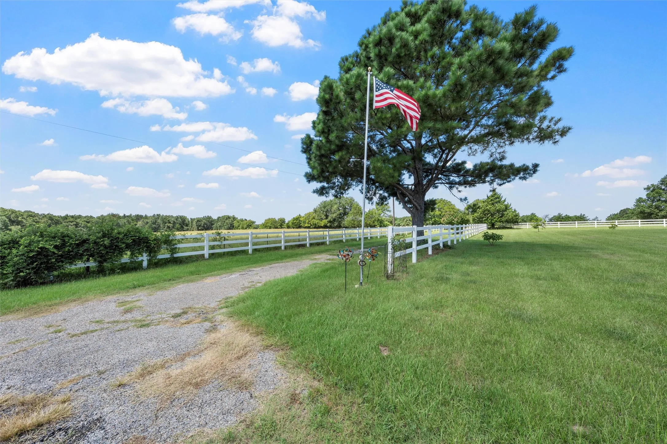 Single Family Residence For Sale in Limestone County , 671 Lcr 516, Mexia, Texas 76667, 3 Bedrooms, 2 Bathrooms, Garage spaces, 1,636 Sqft, built in 2005, Price $489,000, mls#21354579, Real Estate Agent in Mexia, Homes For Sale in Limestone county, Homes For Sale in Mexia, Realtor in Mexia Texas, Real Estate Brokerage Independent Realty Texas, Luminita Cordes Realtor