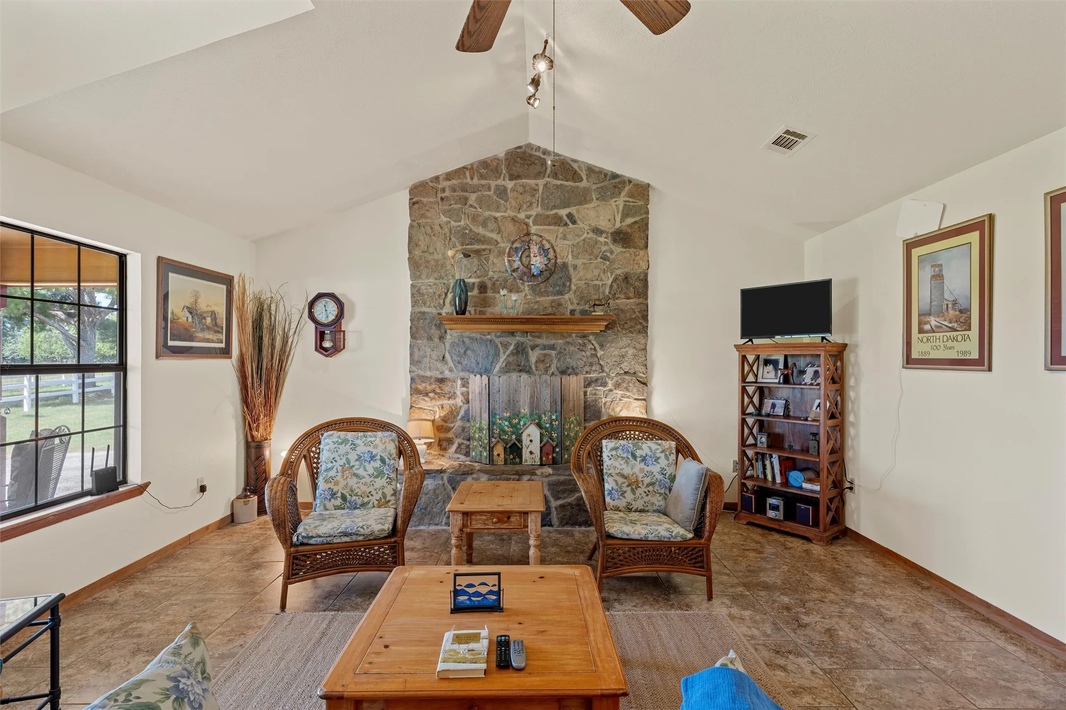 Single Family Residence For Sale in Limestone County , 671 Lcr 516, Mexia, Texas 76667, 3 Bedrooms, 2 Bathrooms, Garage spaces, 1,636 Sqft, built in 2005, Price $489,000, mls#21354579, Real Estate Agent in Mexia, Homes For Sale in Limestone county, Homes For Sale in Mexia, Realtor in Mexia Texas, Real Estate Brokerage Independent Realty Texas, Luminita Cordes Realtor