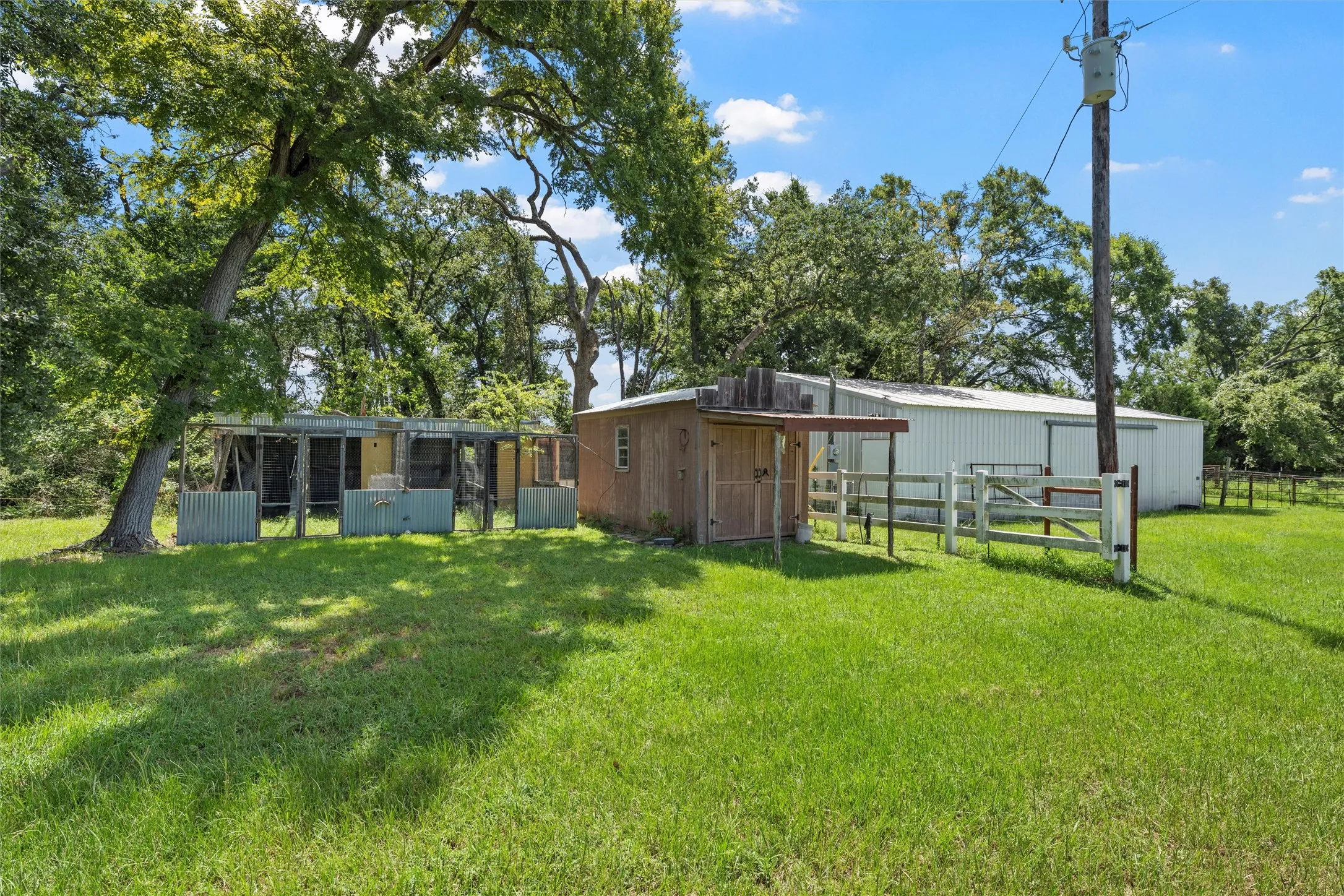 Single Family Residence For Sale in Limestone County , 671 Lcr 516, Mexia, Texas 76667, 3 Bedrooms, 2 Bathrooms, Garage spaces, 1,636 Sqft, built in 2005, Price $489,000, mls#21354579, Real Estate Agent in Mexia, Homes For Sale in Limestone county, Homes For Sale in Mexia, Realtor in Mexia Texas, Real Estate Brokerage Independent Realty Texas, Luminita Cordes Realtor