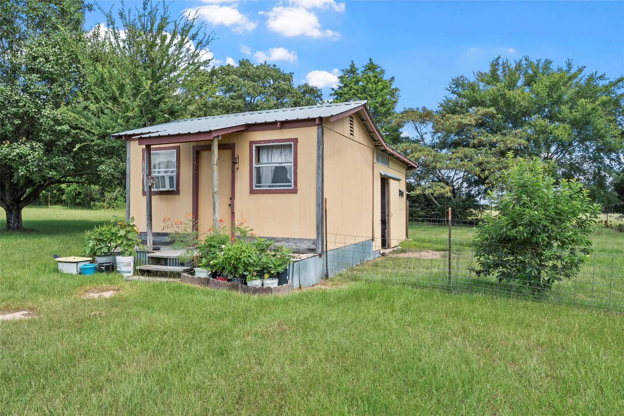 Single Family Residence For Sale in Limestone County , 671 Lcr 516, Mexia, Texas 76667, 3 Bedrooms, 2 Bathrooms, Garage spaces, 1,636 Sqft, built in 2005, Price $489,000, mls#21354579, Real Estate Agent in Mexia, Homes For Sale in Limestone county, Homes For Sale in Mexia, Realtor in Mexia Texas, Real Estate Brokerage Independent Realty Texas, Luminita Cordes Realtor
