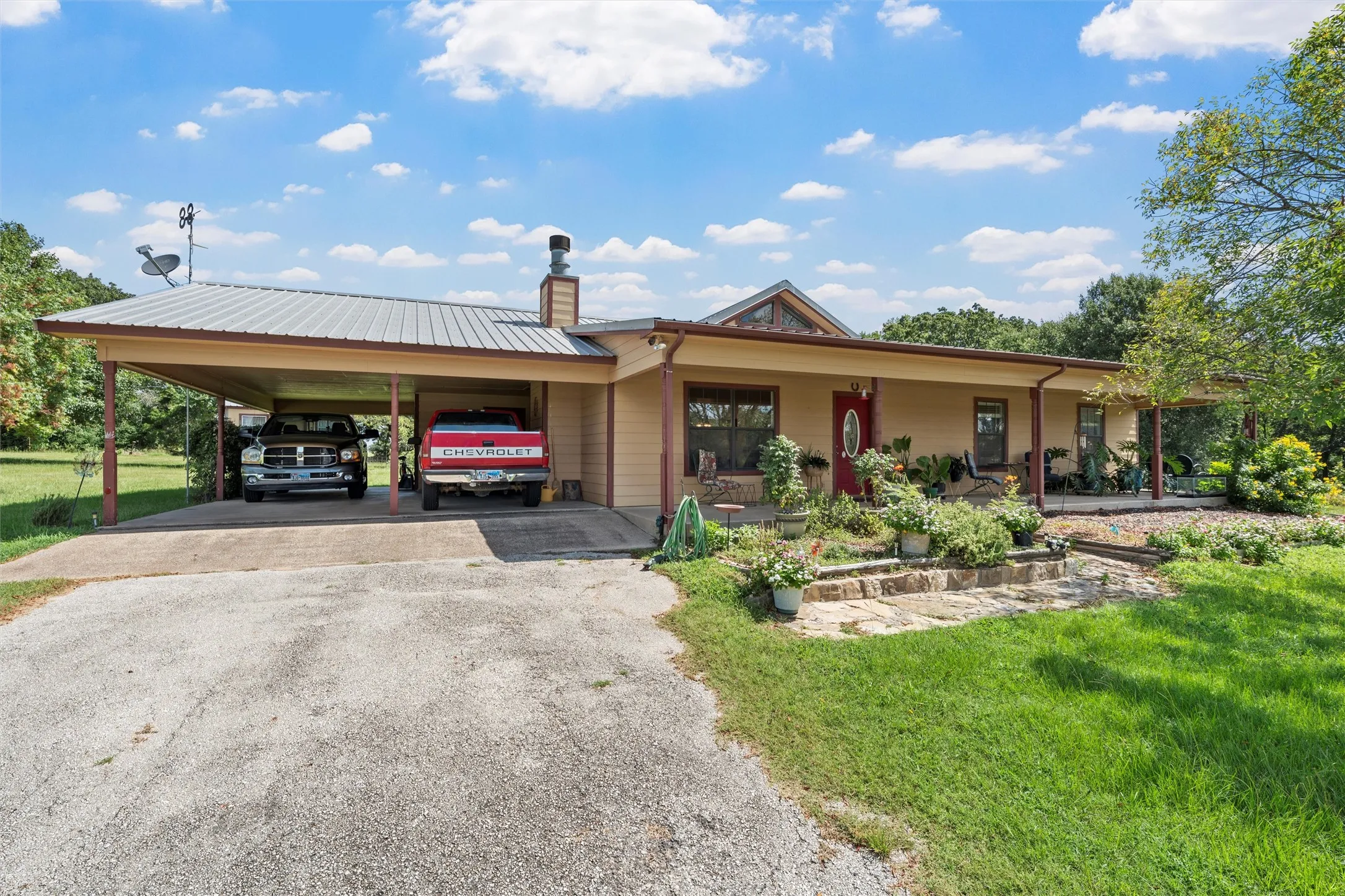 Single Family Residence For Sale in Limestone County , 671 Lcr 516, Mexia, Texas 76667, 3 Bedrooms, 2 Bathrooms, Garage spaces, 1,636 Sqft, built in 2005, Price $489,000, mls#21354579, Real Estate Agent in Mexia, Homes For Sale in Limestone county, Homes For Sale in Mexia, Realtor in Mexia Texas, Real Estate Brokerage Independent Realty Texas, Luminita Cordes Realtor