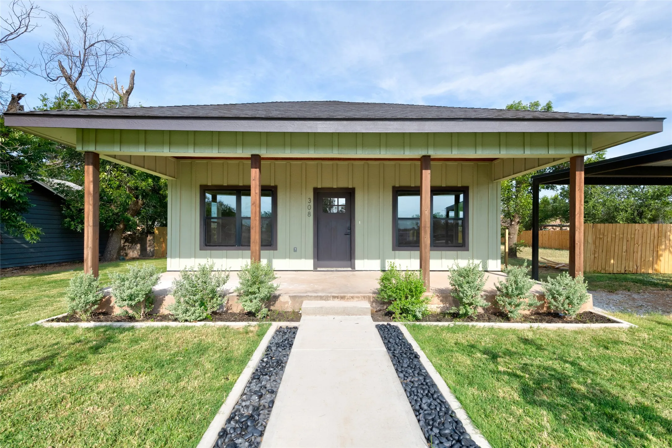 Single Family Residence For Sale in Taylor County , 308 Yucca, Merkel, Texas 79536, 4 Bedroom, 3 Bathroom, Garage spaces, 2,500 Sqft, built in 1926, mls#21353811, Real Estate Agent in Merkel, Homes For Sale in Taylor county, Homes For Sale in Merkel, Realtor in Merkel Texas, Real Estate Brokerage Independent Realty Texas, Luminita Cordes Realtor