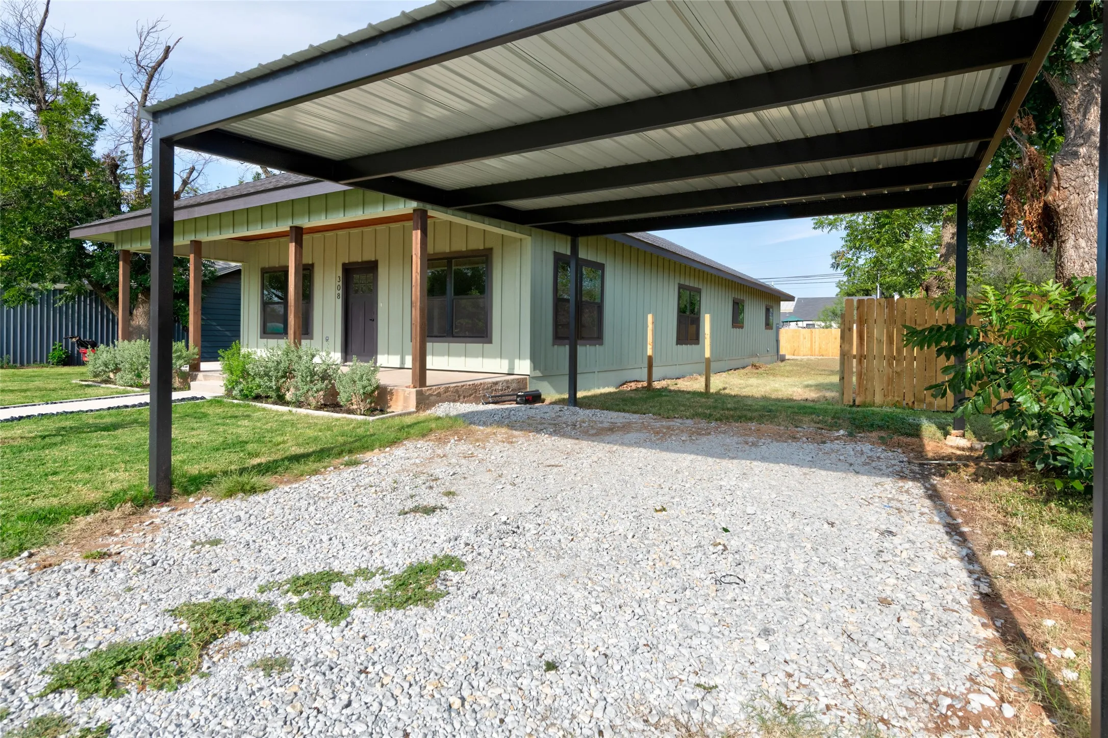 Single Family Residence For Sale in Taylor County , 308 Yucca, Merkel, Texas 79536, 4 Bedroom, 3 Bathroom, Garage spaces, 2,500 Sqft, built in 1926, mls#21353811, Real Estate Agent in Merkel, Homes For Sale in Taylor county, Homes For Sale in Merkel, Realtor in Merkel Texas, Real Estate Brokerage Independent Realty Texas, Luminita Cordes Realtor