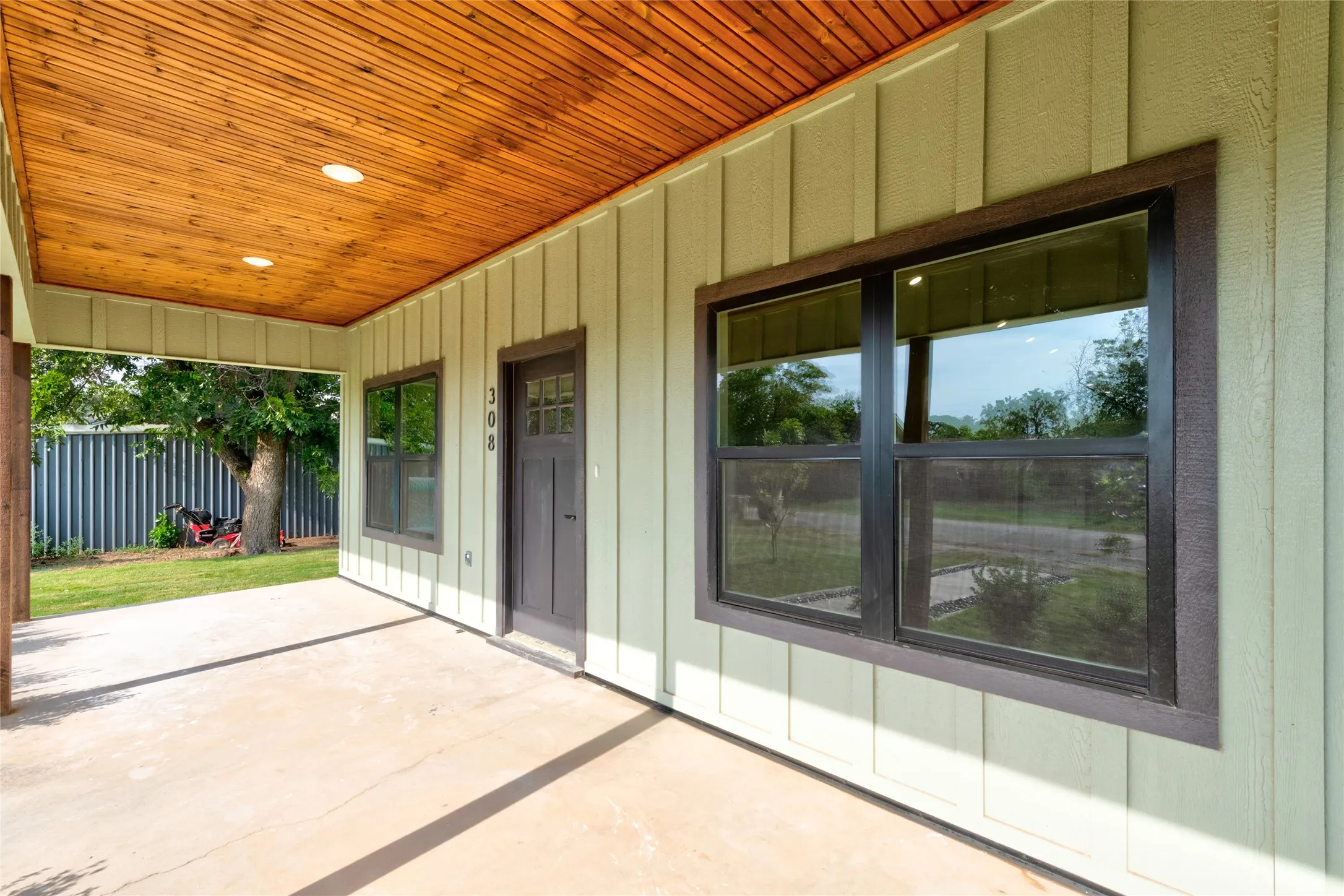 Single Family Residence For Sale in Taylor County , 308 Yucca, Merkel, Texas 79536, 4 Bedroom, 3 Bathroom, Garage spaces, 2,500 Sqft, built in 1926, mls#21353811, Real Estate Agent in Merkel, Homes For Sale in Taylor county, Homes For Sale in Merkel, Realtor in Merkel Texas, Real Estate Brokerage Independent Realty Texas, Luminita Cordes Realtor