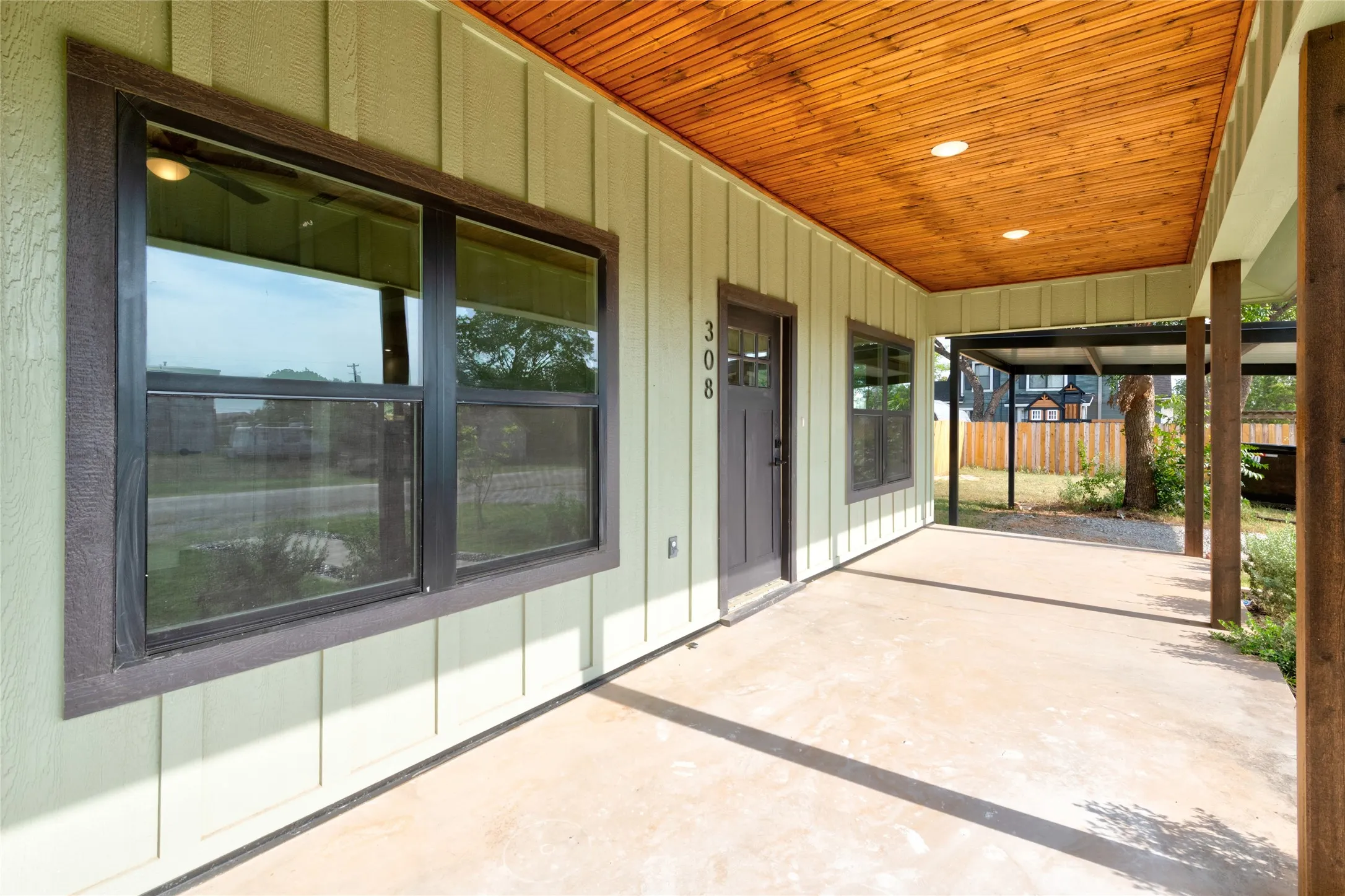 Single Family Residence For Sale in Taylor County , 308 Yucca, Merkel, Texas 79536, 4 Bedroom, 3 Bathroom, Garage spaces, 2,500 Sqft, built in 1926, mls#21353811, Real Estate Agent in Merkel, Homes For Sale in Taylor county, Homes For Sale in Merkel, Realtor in Merkel Texas, Real Estate Brokerage Independent Realty Texas, Luminita Cordes Realtor