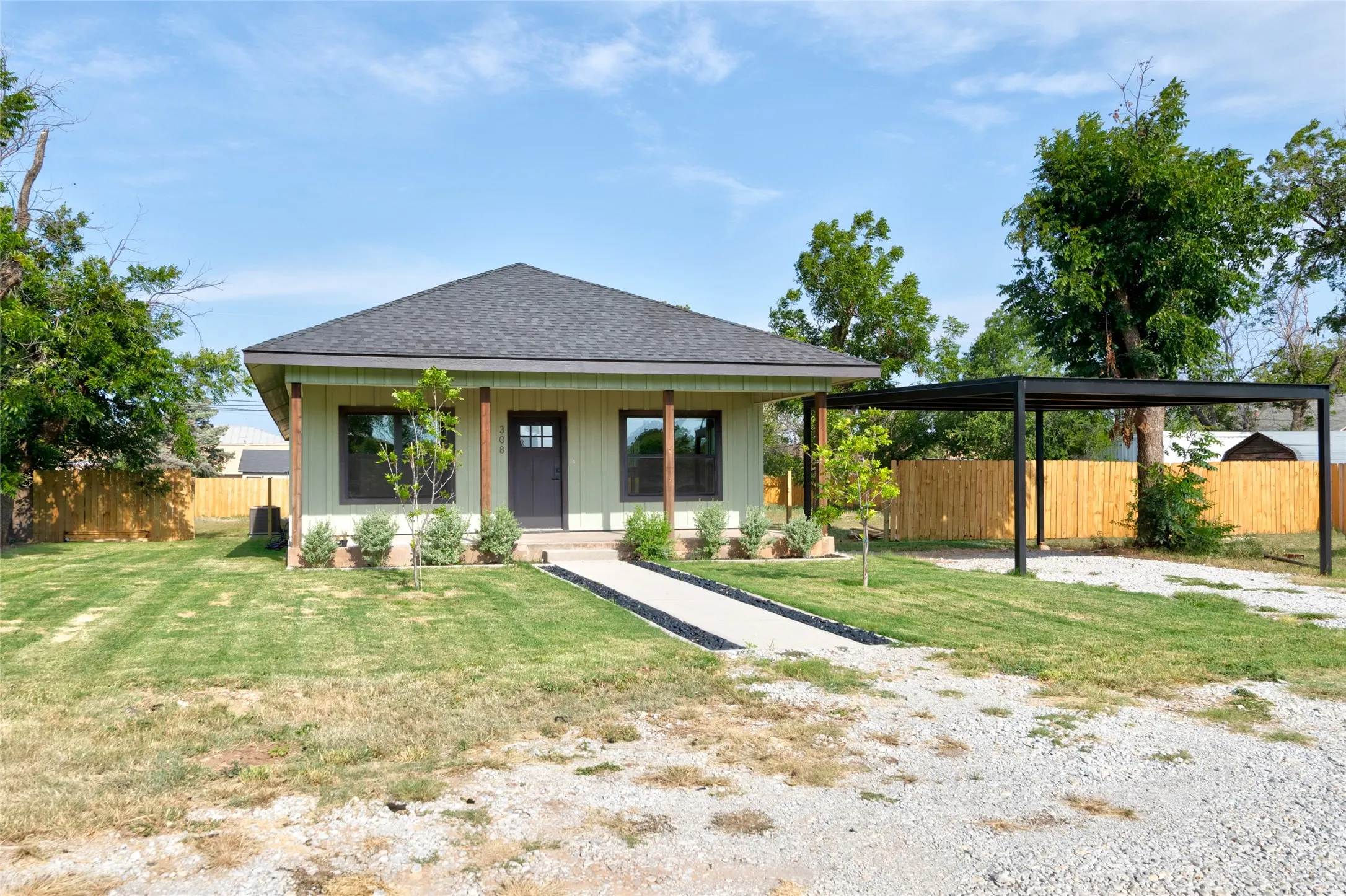 Single Family Residence For Sale in Taylor County , 308 Yucca, Merkel, Texas 79536, 4 Bedroom, 3 Bathroom, Garage spaces, 2,500 Sqft, built in 1926, mls#21353811, Real Estate Agent in Merkel, Homes For Sale in Taylor county, Homes For Sale in Merkel, Realtor in Merkel Texas, Real Estate Brokerage Independent Realty Texas, Luminita Cordes Realtor